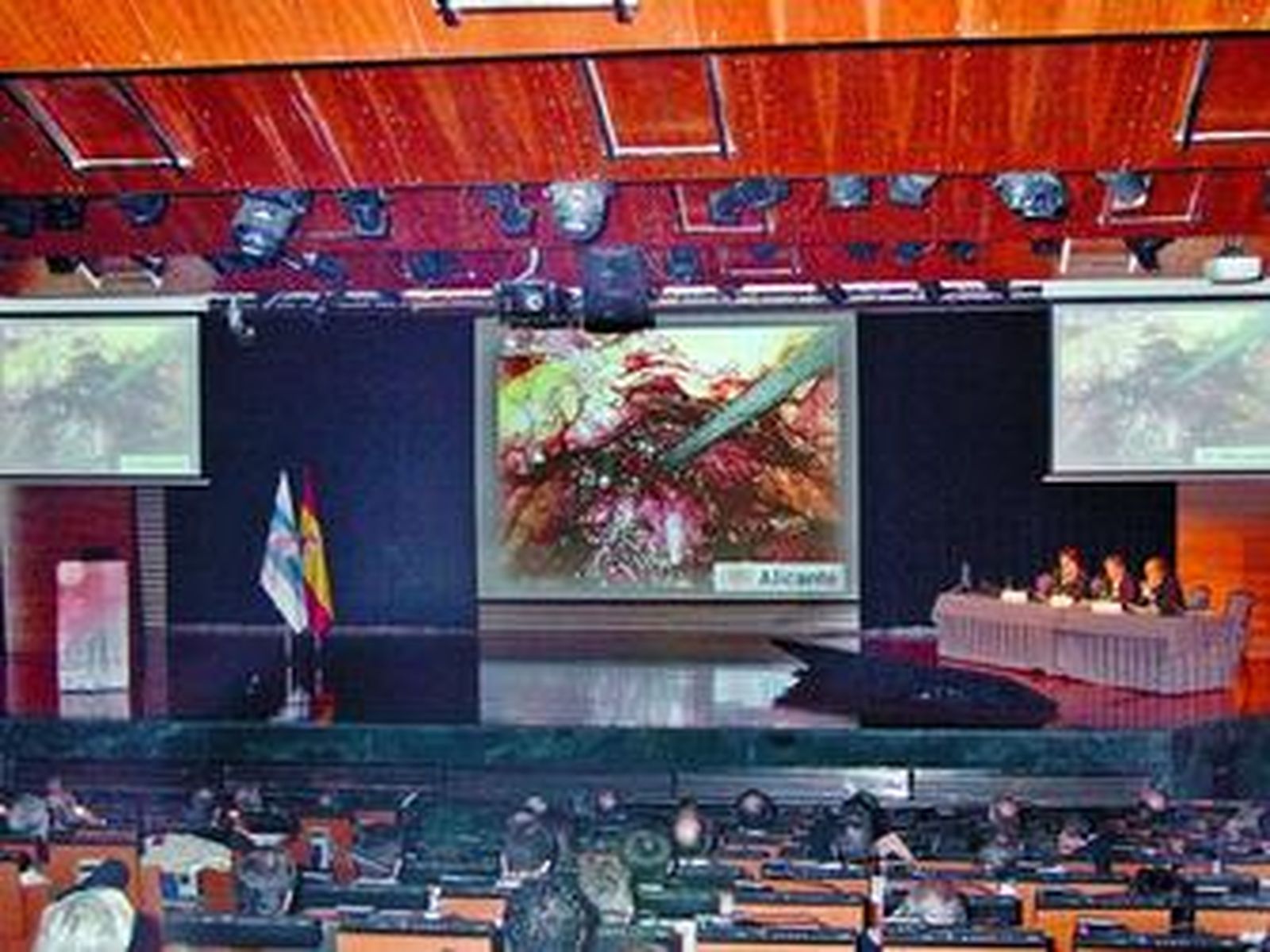 Una de las intervenciones quirúrgicas retransmitidas durante la reunión.