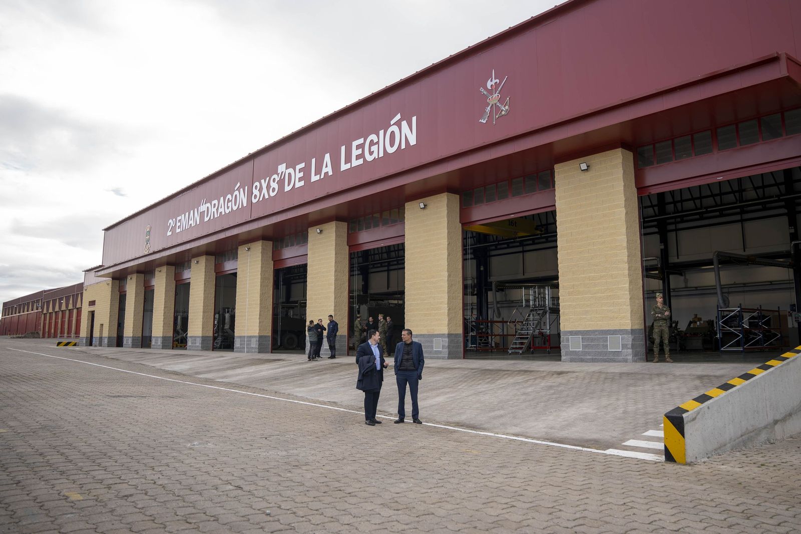 Margarita Robles entrega en Viator los primeros vehículos 8x8 ‘Dragón’ al Ejército de Tierra