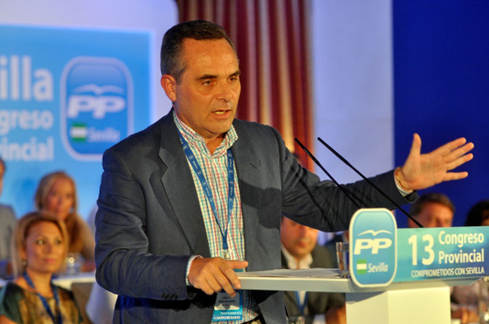 Bueno propone "reforzar la política de la calle" en la nueva etapa del partido