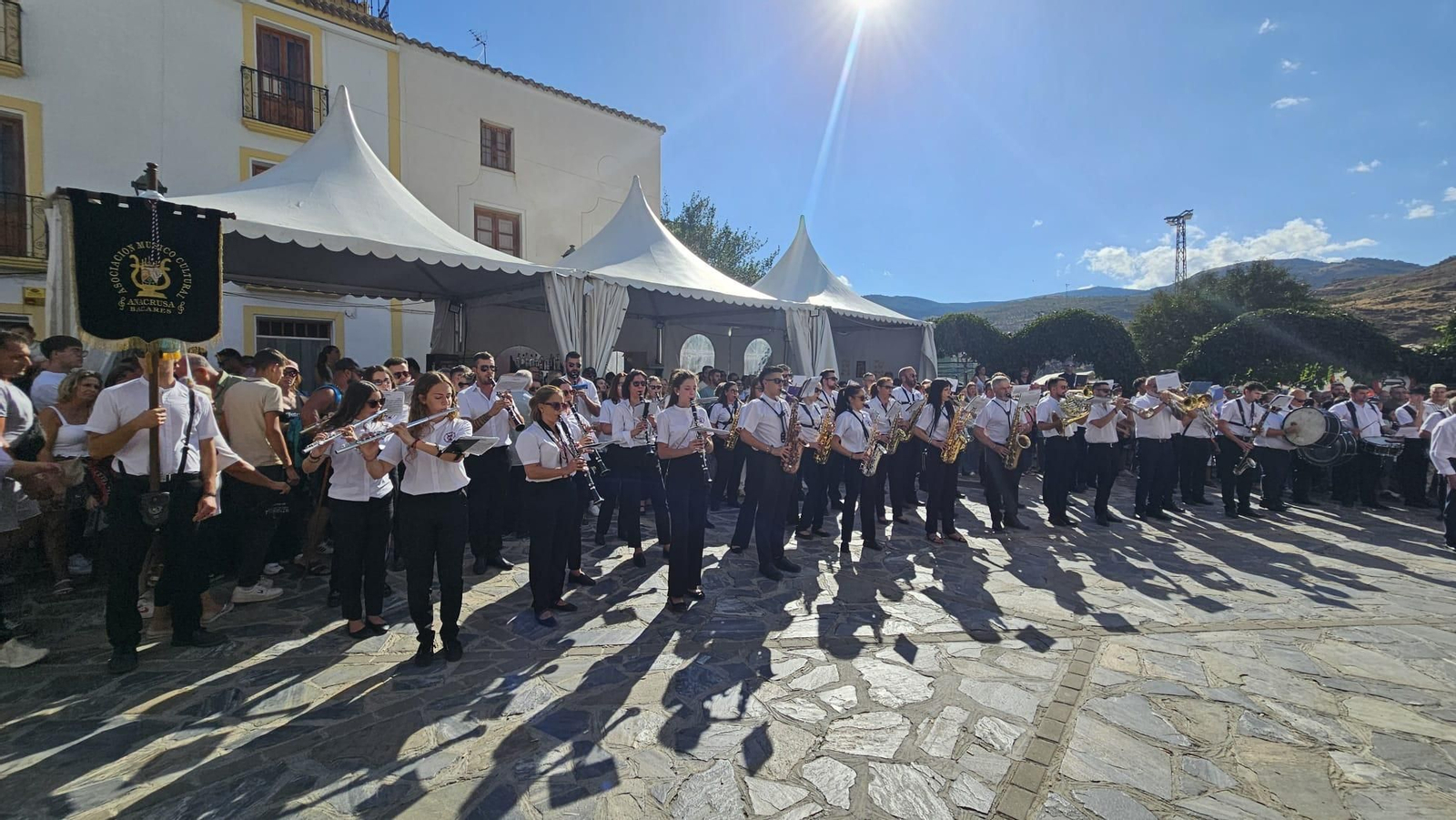 Así ha sido la salida procesional del Santo Cristo del Bosque en Bacares