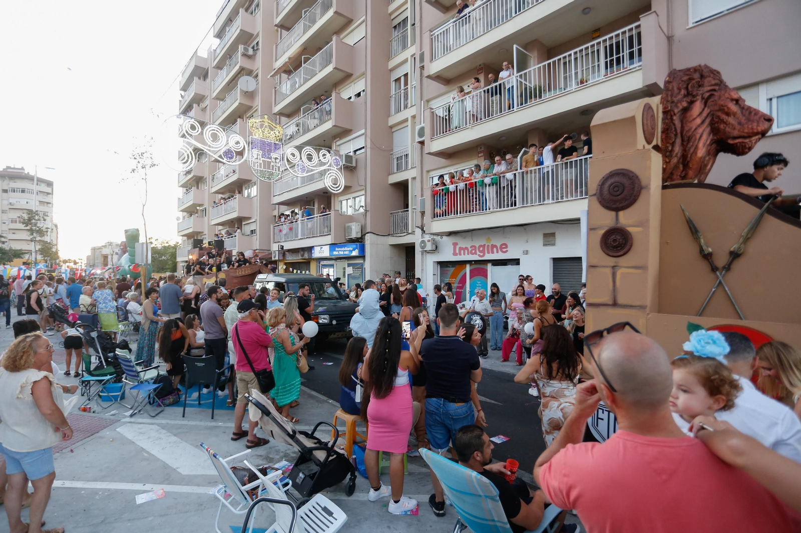 Búscate en las fotos de la cabalgata de la Feria de La Línea