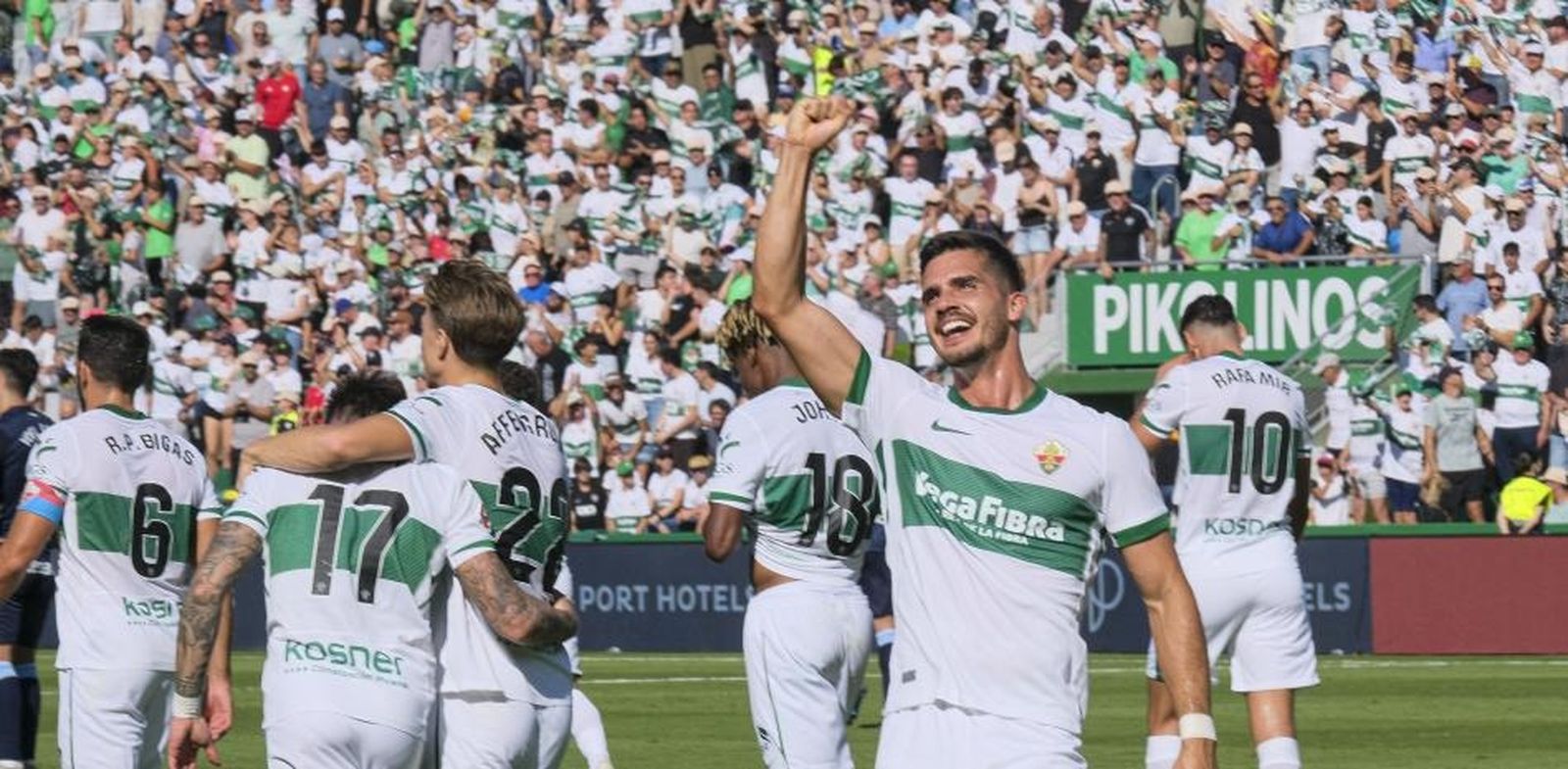 André Silva celebra un tanto con el Elche, su actual club.