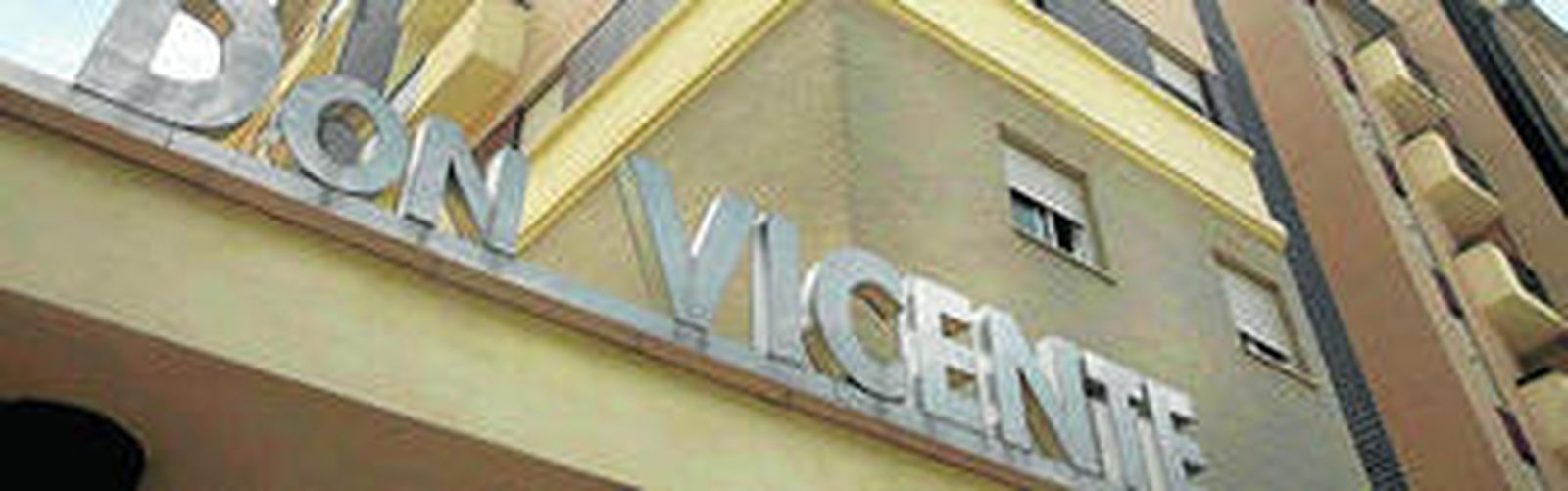 El edificio Don Vicente, sito en calle La Palmita, fue levantado por Unicosa en una parcela municipal.