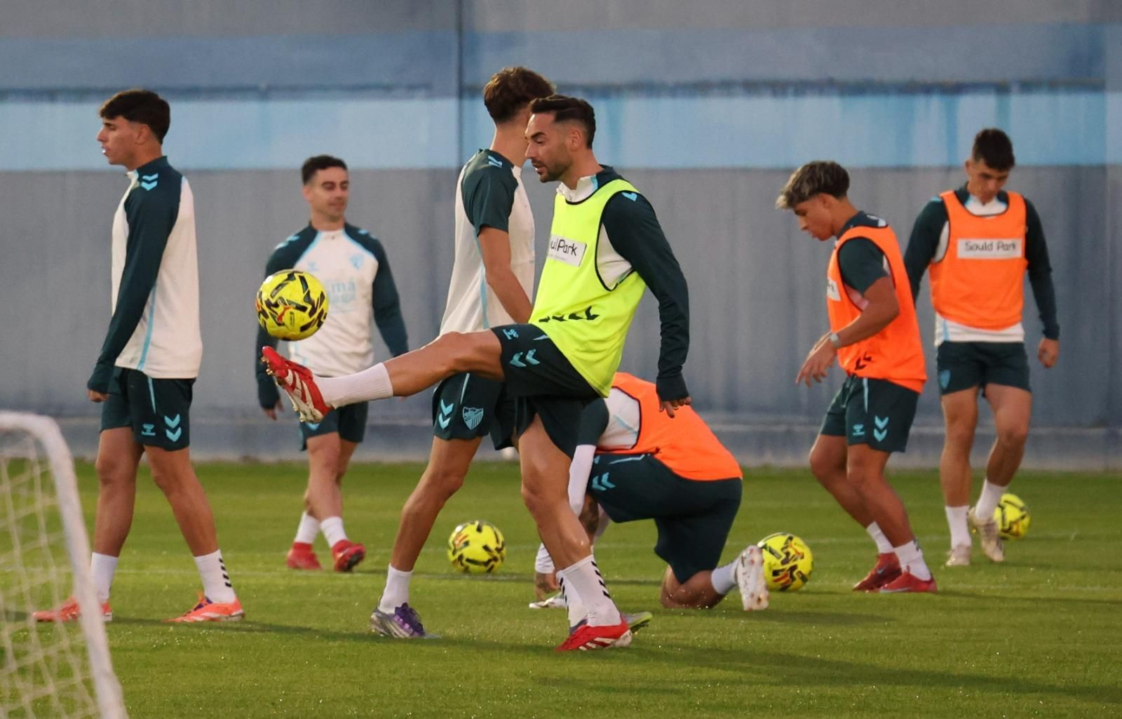 Sergio Pellicer sigue con fuerza al frente del Málaga CF