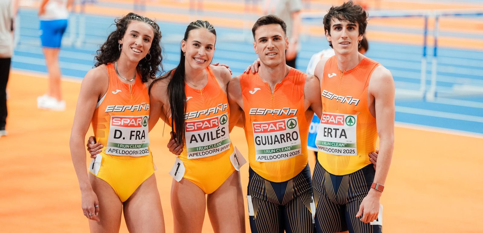 Carmen Avilés, segunda por la izquierda, junto a Fra, Guijarro y Erta.