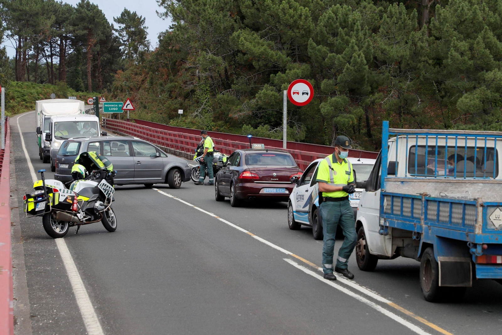 Control de la Guardia Civil en Lugo, en el límite de A Mariña.