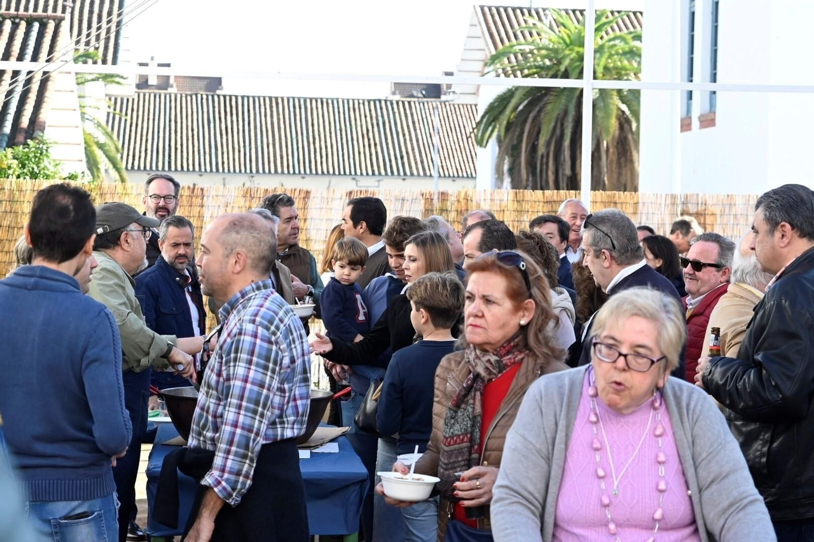 Las migas de la Cruz Blanca en Córdoba, en imágenes