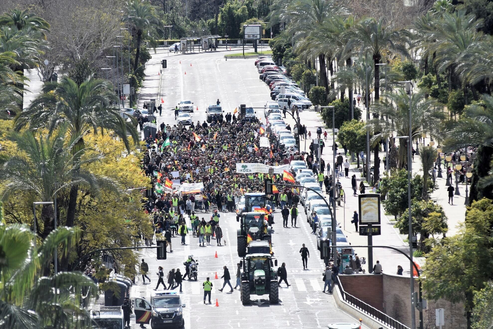 La protesta de los agricultores de Córdoba, en imágenes