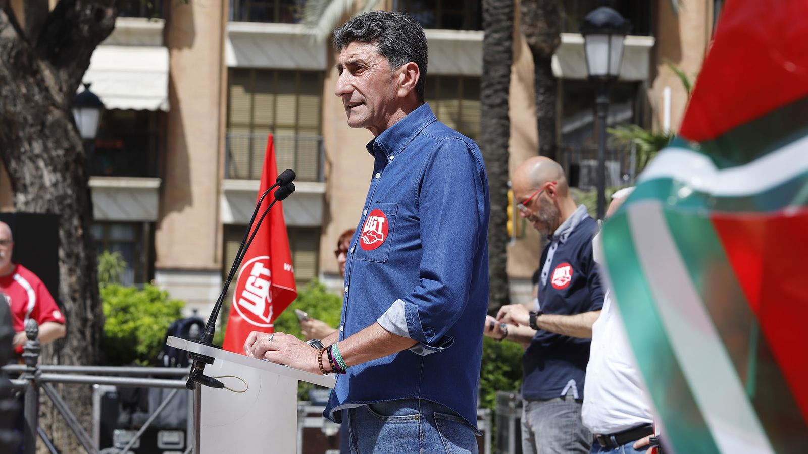 Sebastián Donaire en la lectura del manifiesto en la Plaza de la Merced.