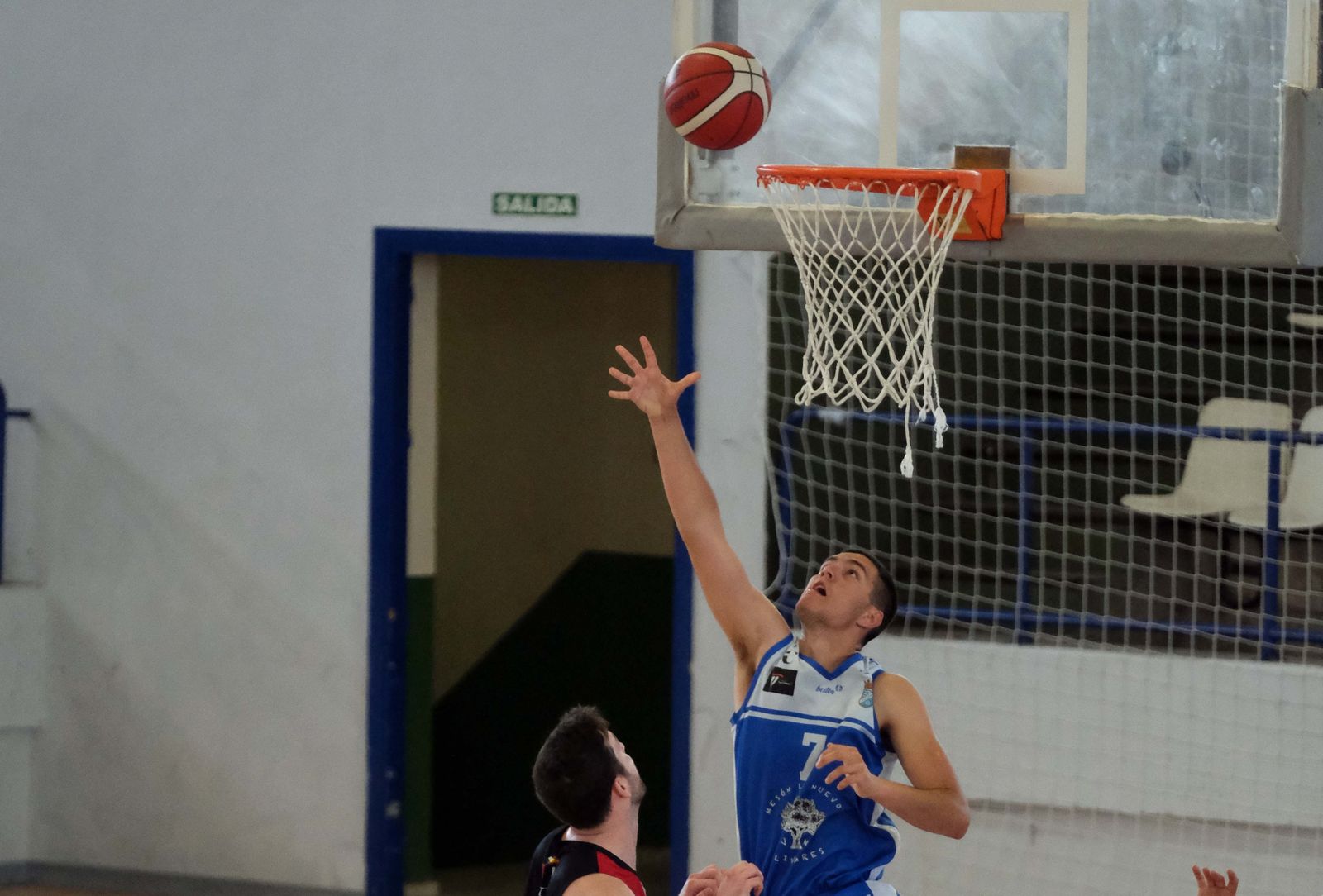Sasha Allas anota ante el Labradores en el Ruiz-Mateos.