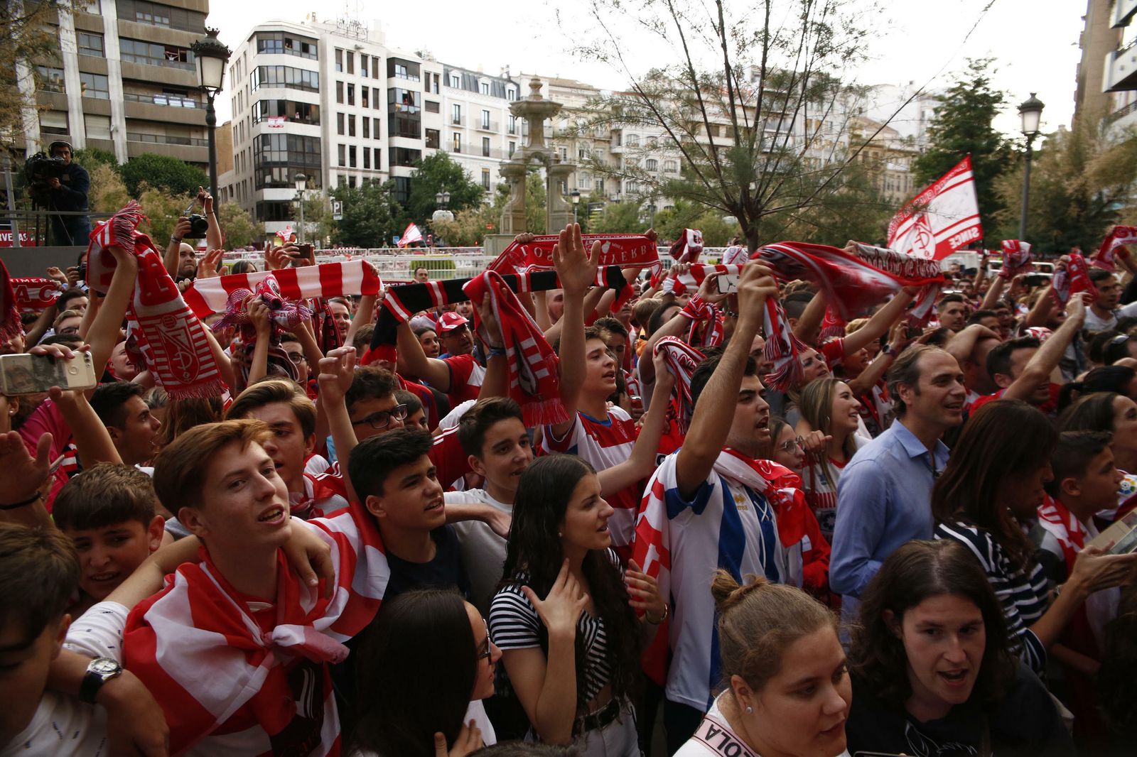 La Fuente de las Batallas, punto de reunión de todo el granadinismo