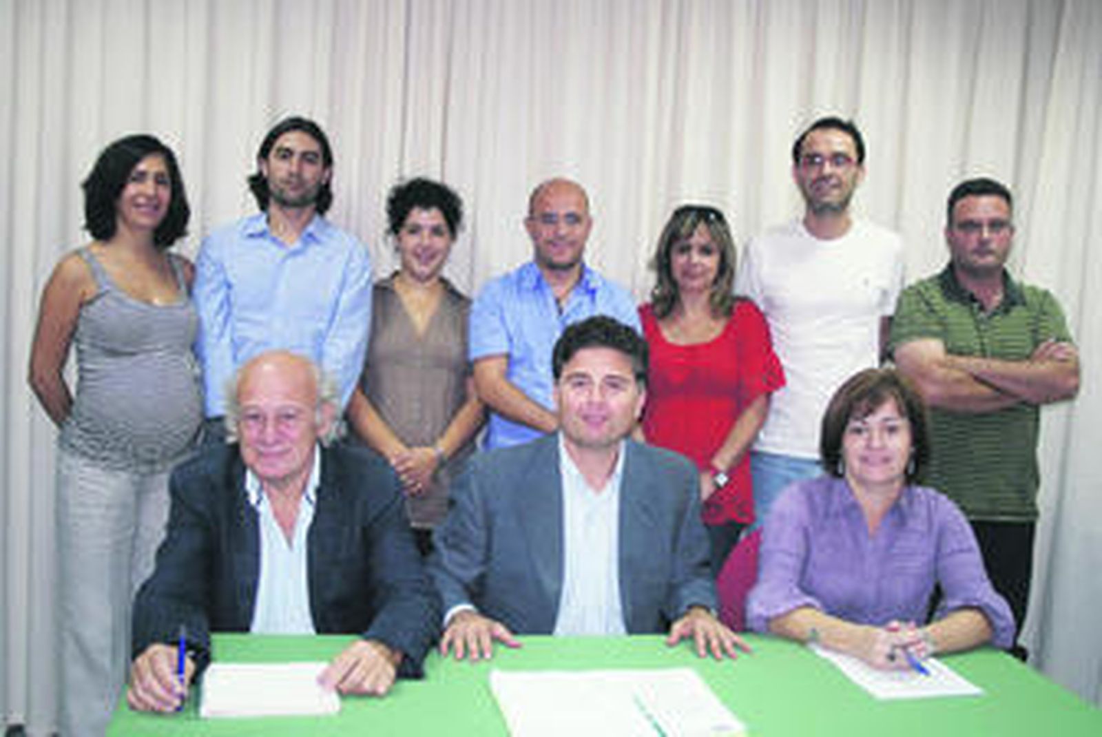 Foto de familia con los actuales miembros del equipo de gobierno.