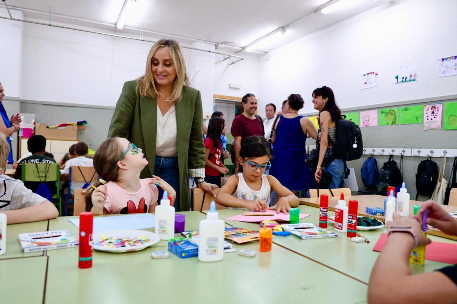 La alcaldesa Marifrán Carazo, en un centro escolar en la vuelta a las clases La alcaldesa Marifrán Carazo, en un centro escolar en la vuelta a las clases