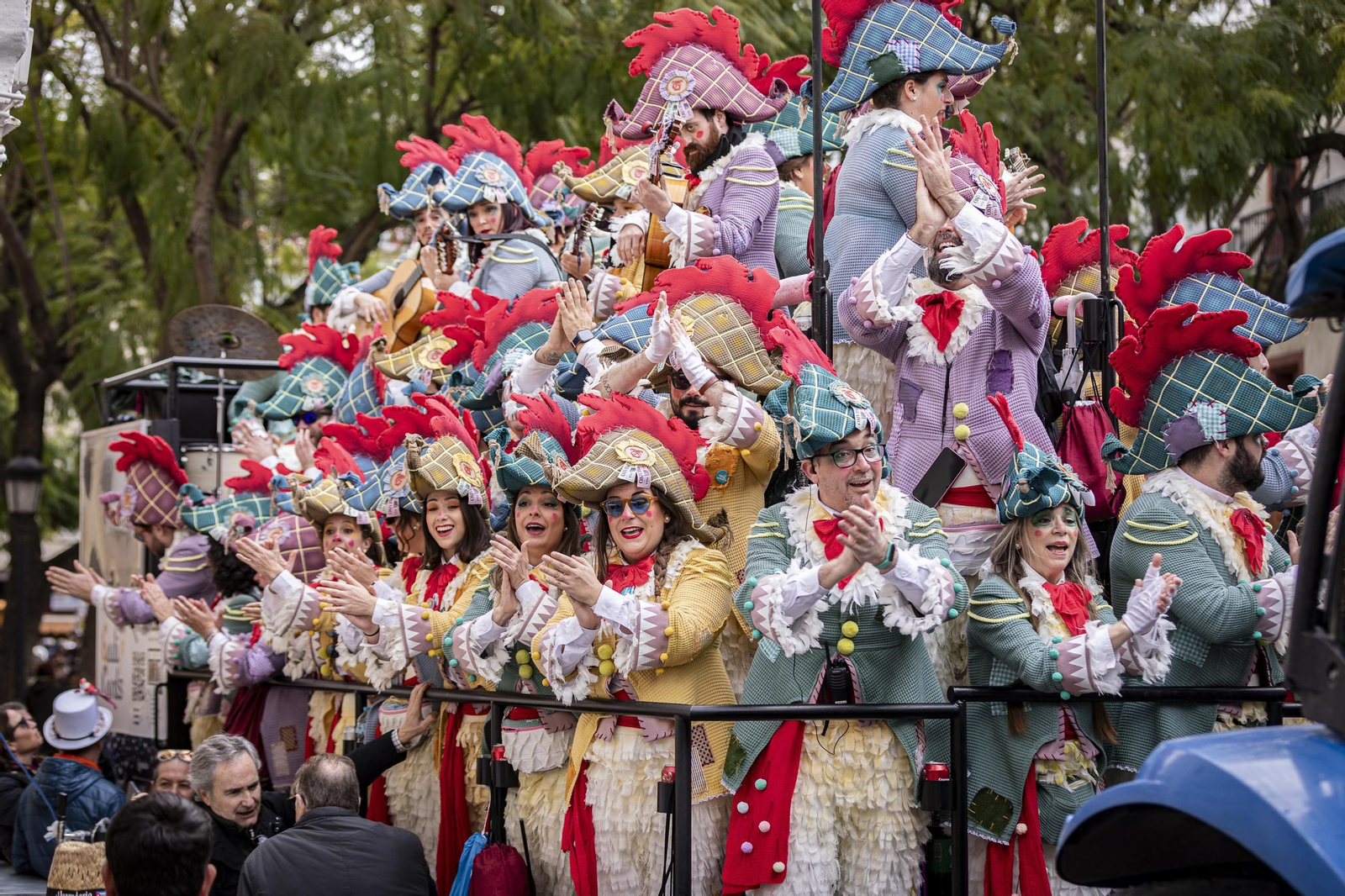 Las imágenes del segundo sábado de Carnaval de Cádiz 2025: Carrusel de coros bajo la lluvia