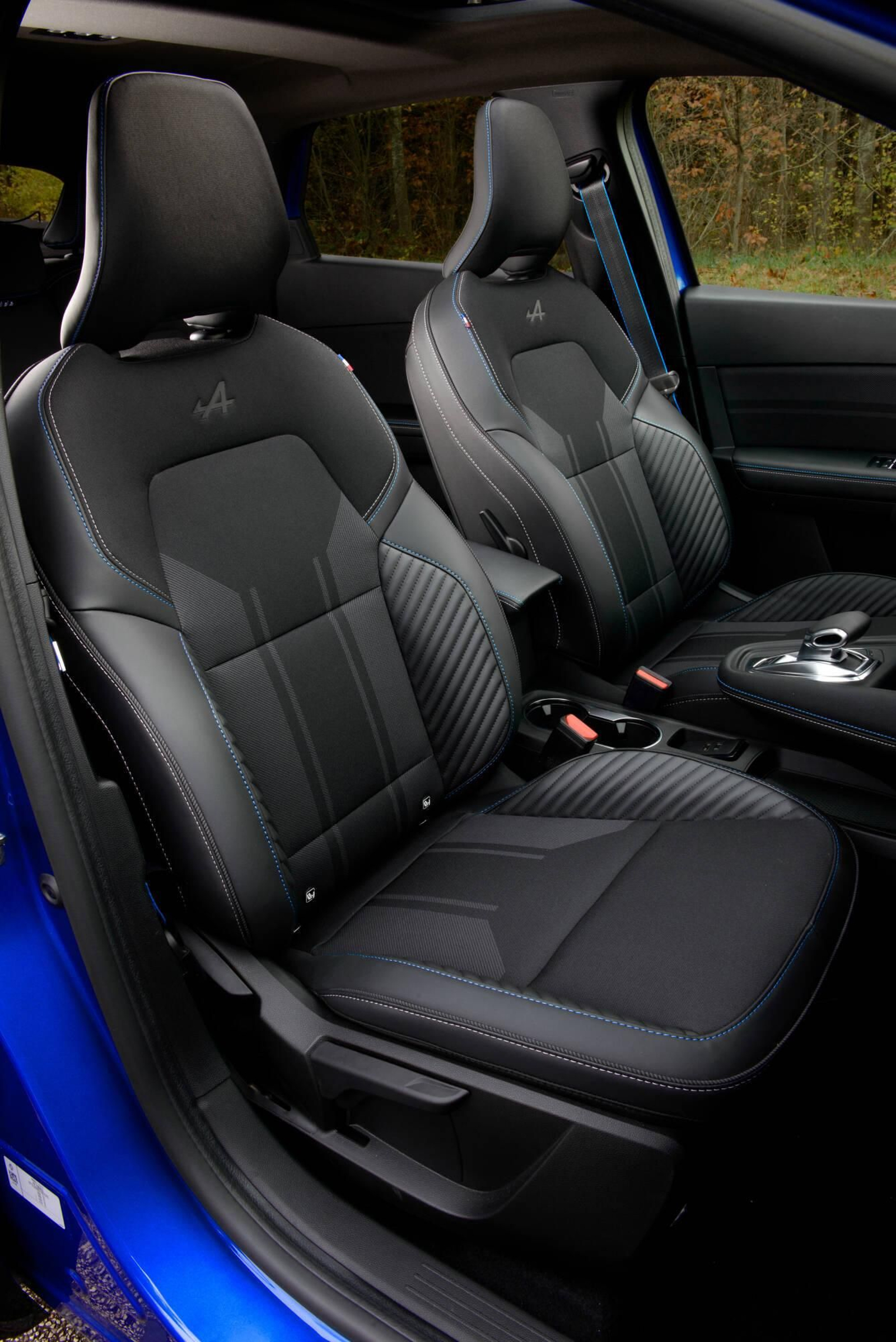 En el nuevo acabado de este modelo, el Esprit Alpine, se disfruta de algunos detalles ya conocidos en otros coches de Renault que ya contaban con él.