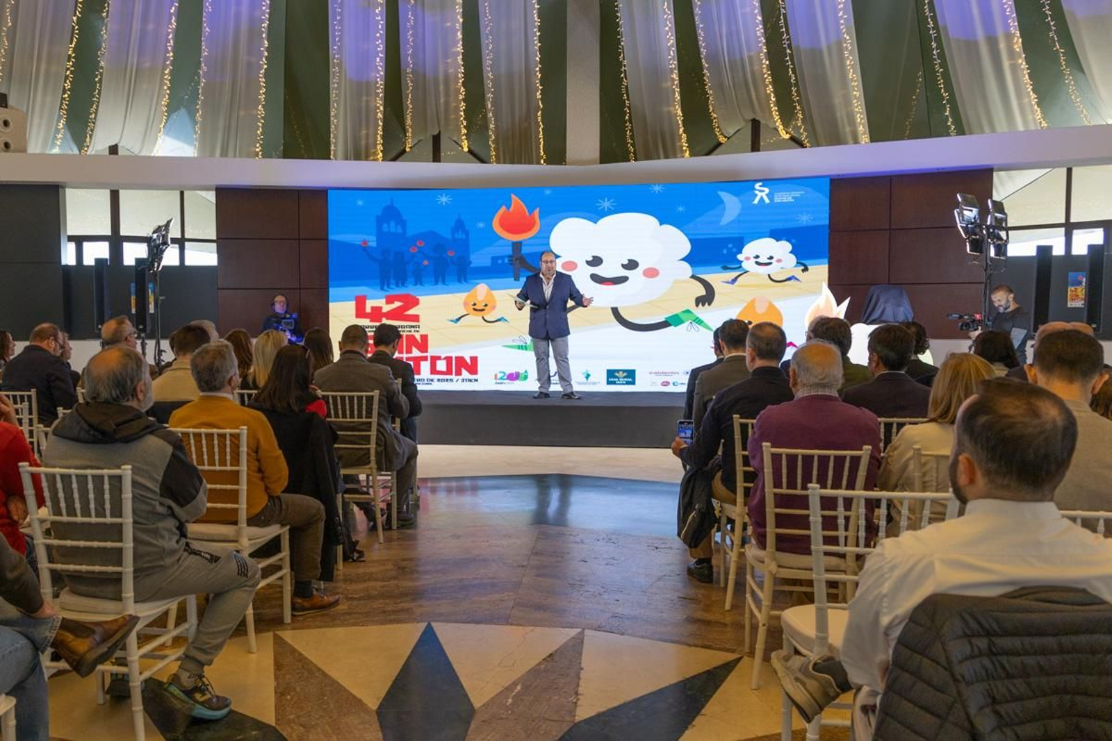 La presentación de la XLII Carrera Urbana Internacional Noche de San Antón, en imágenes