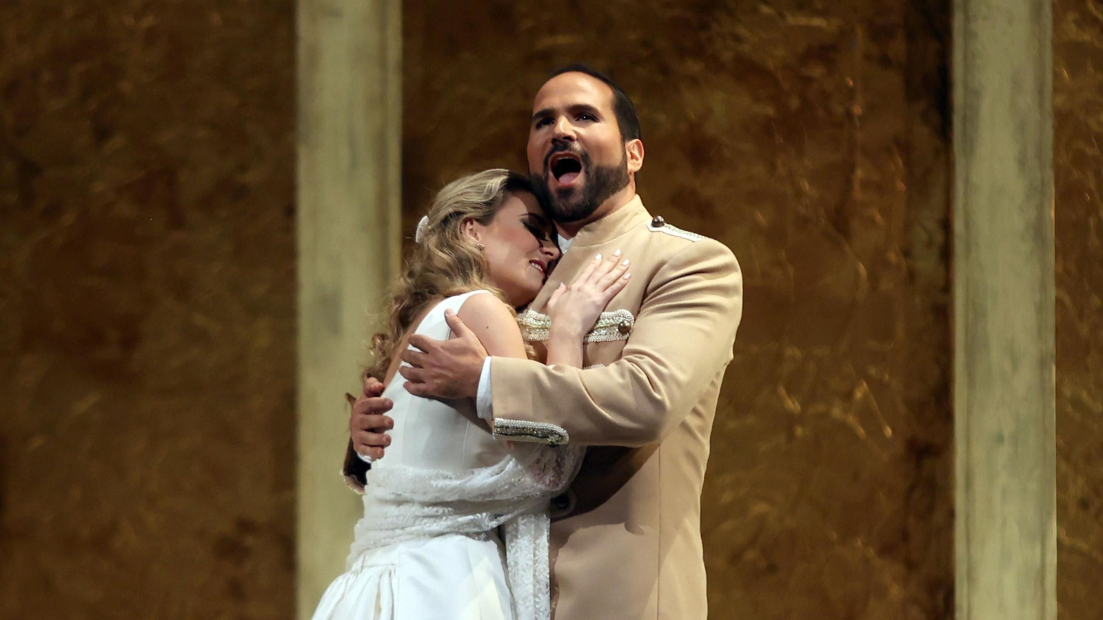 Imágenes de la ópera 'Don Gil de Alcalá' en el Teatro Villamarta de Jerez