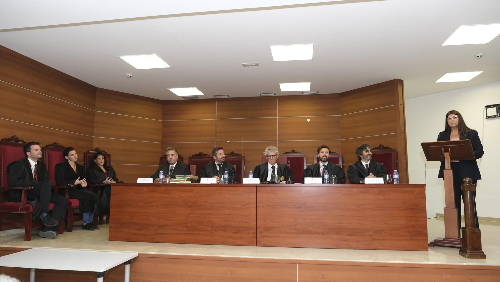 Entrega de insignias de 25 años de colegiado en el Colegio de Abogados de Almería, en imágenes