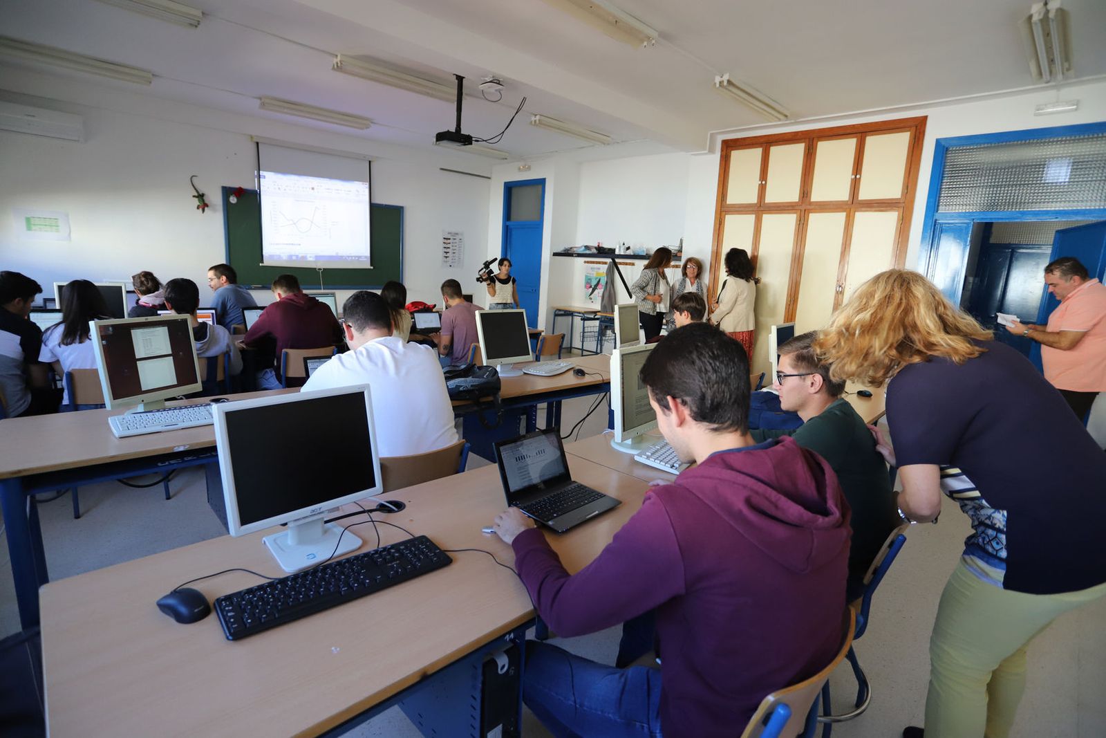 Clase teórica de FP Dual en el IES La Marisma.
