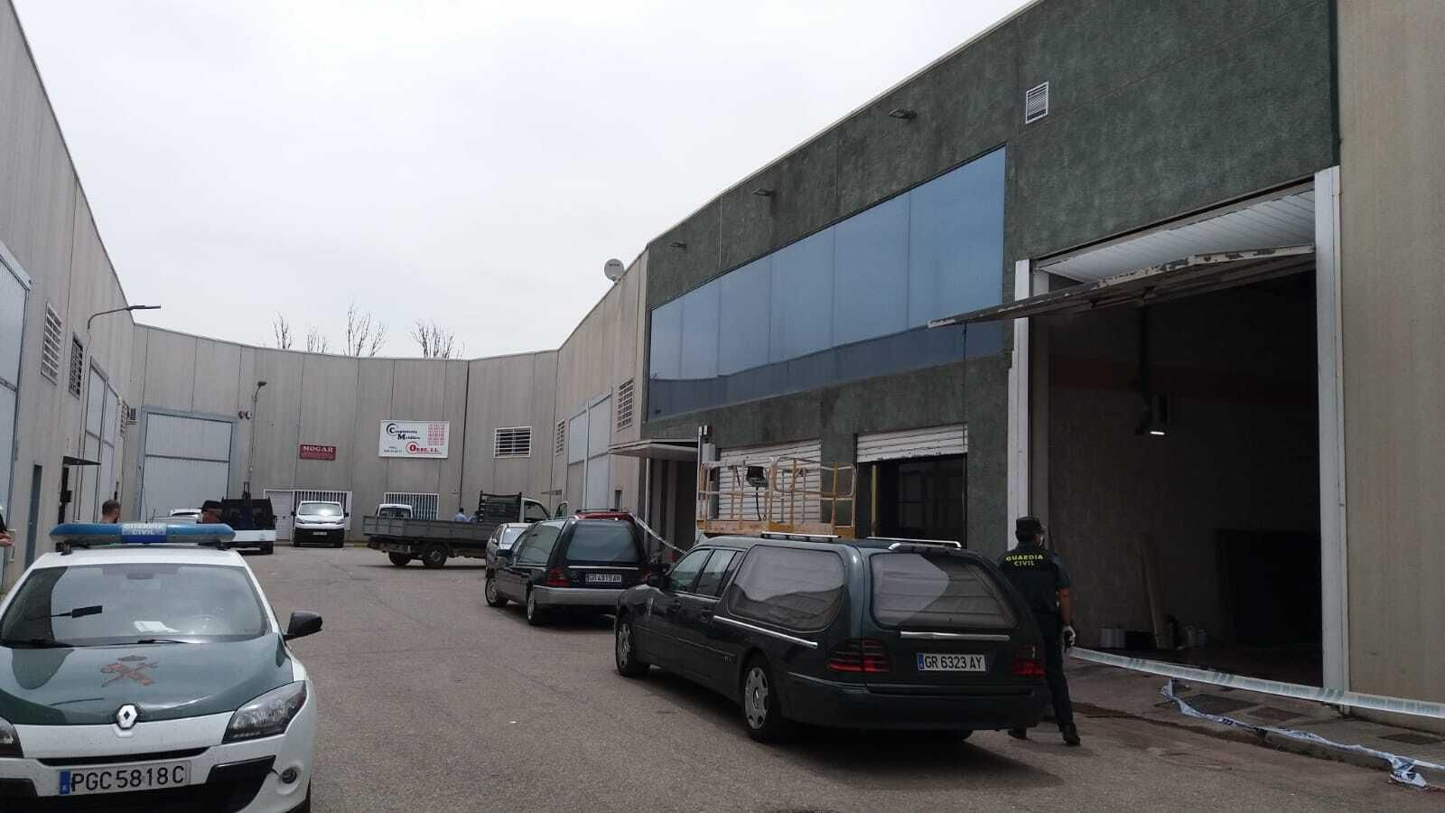 El suceso se produjo esta mañana en el polígono Juncaril.