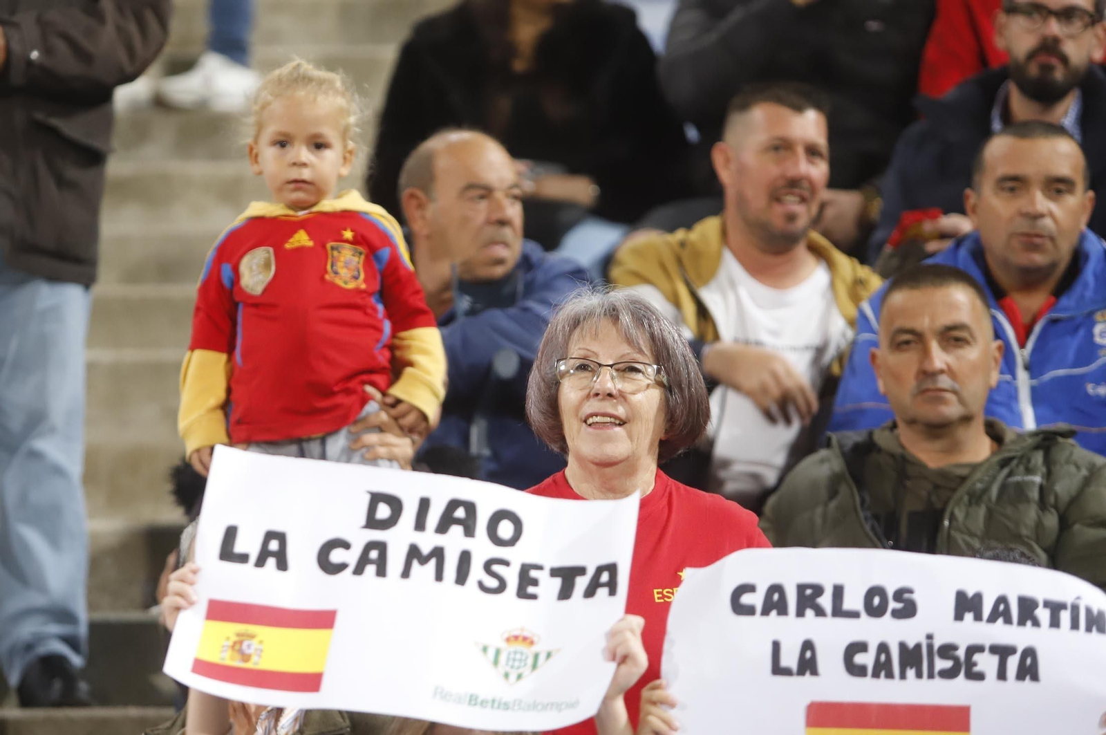 Gran ambiente para ver la selección española sub-21 en Huelva