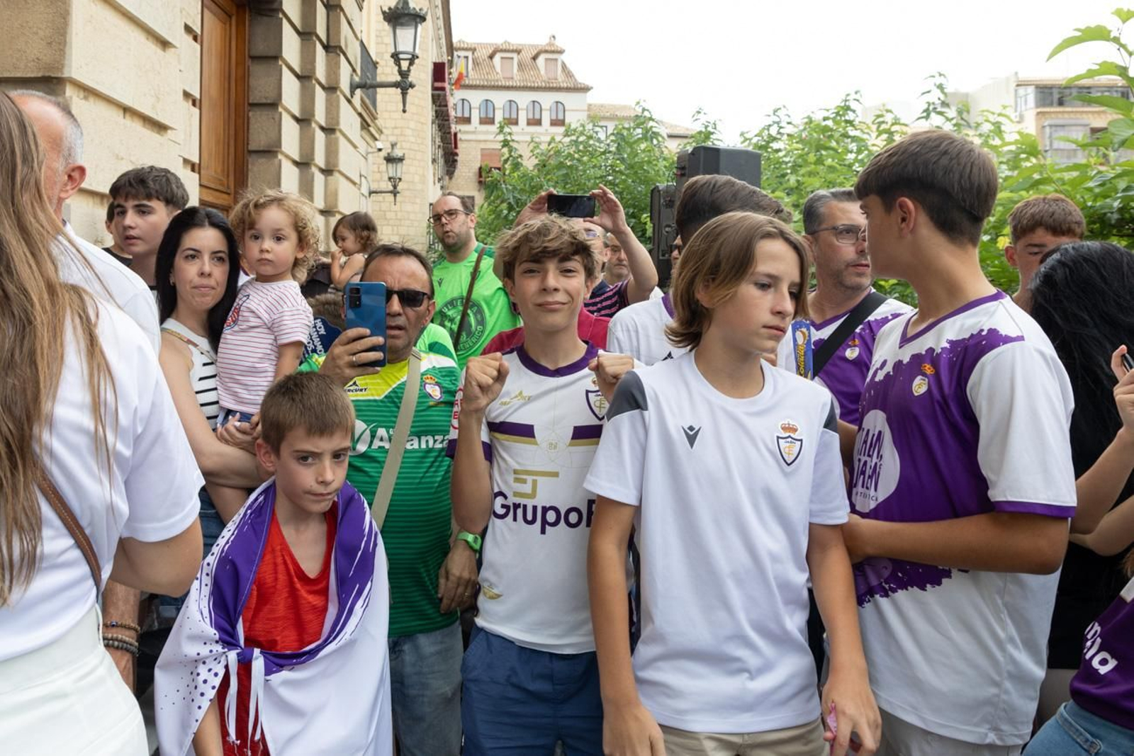 La fiesta por el ascenso del Real Jaén en La Plaza de Santa María y el Ayuntamiento