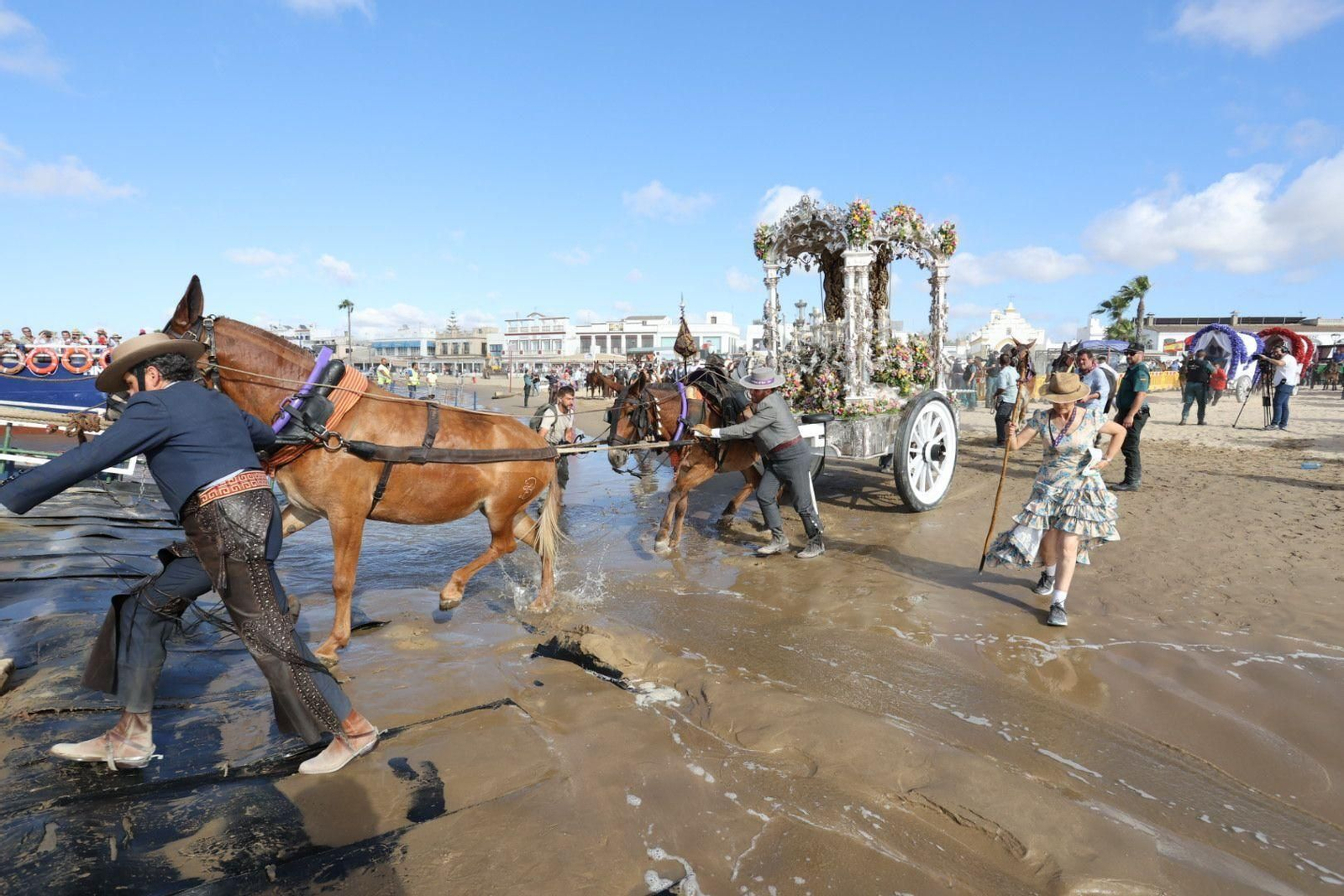 Imágenes del embarque de la Hermadad del Rocío de Jerez