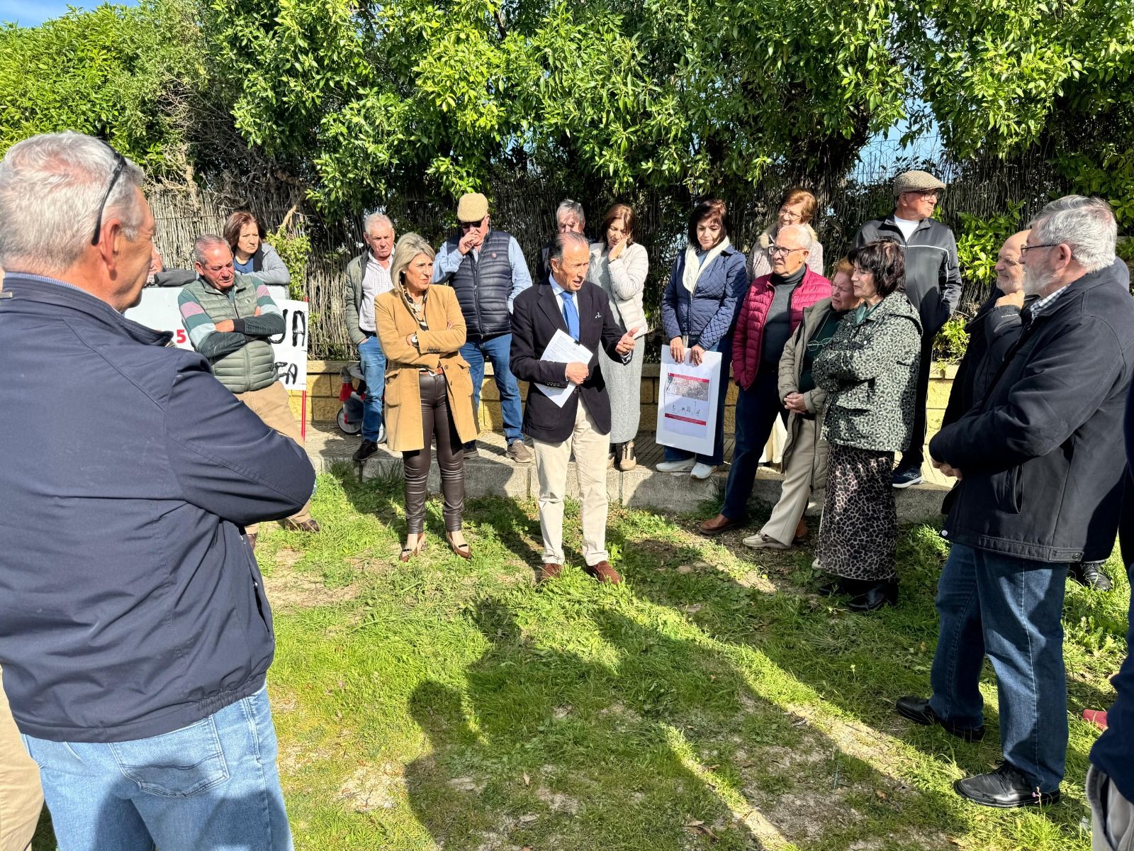 El alcalde mantuvo una reunión con los vecinos para explicarles este proyecto.