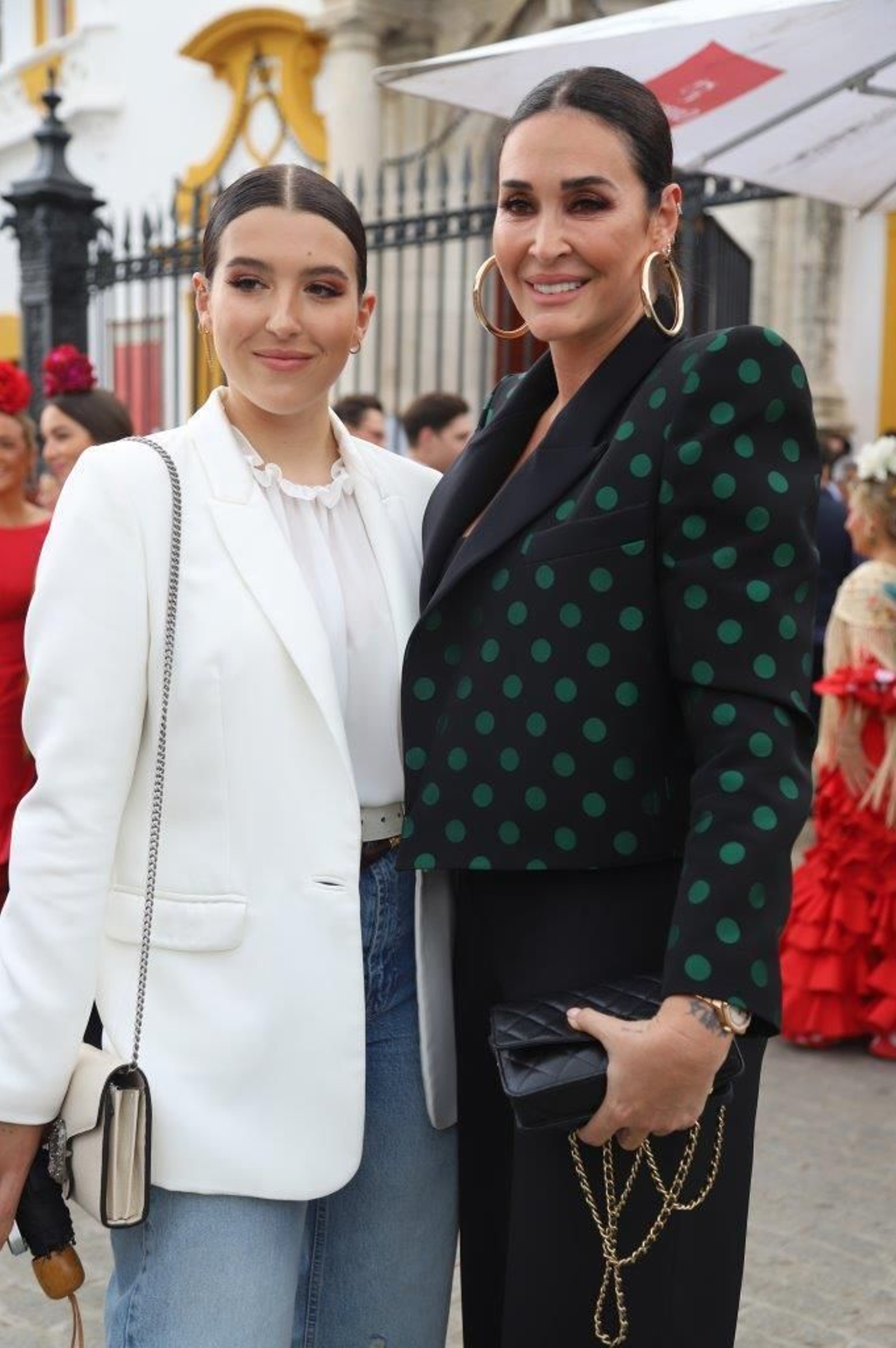 Los famosos y autoridades en los toros el lunes de Feria de Abril