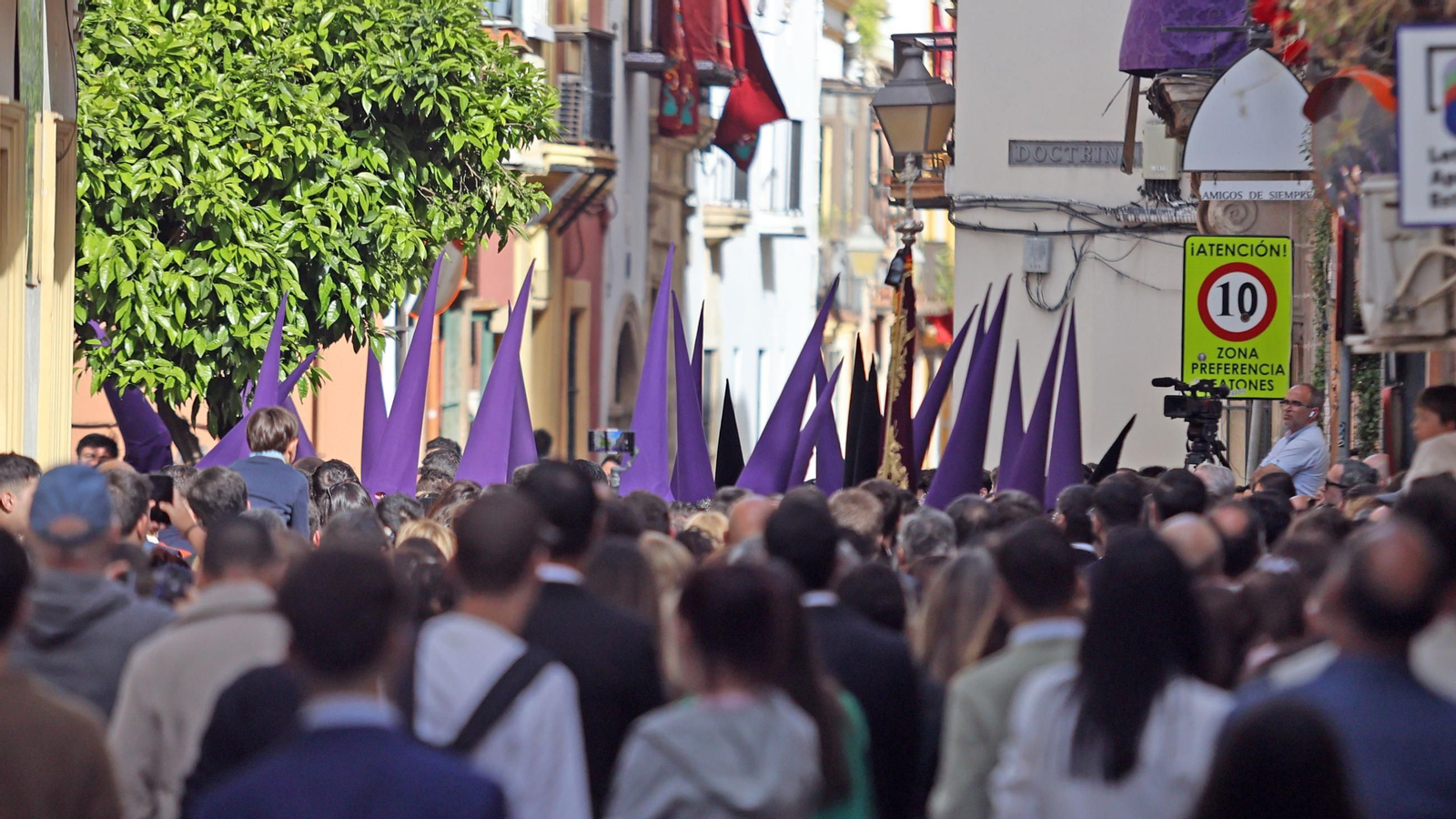 Imágenes de la Hermandad del Loreto en el Viernes Santo de Jerez 2025