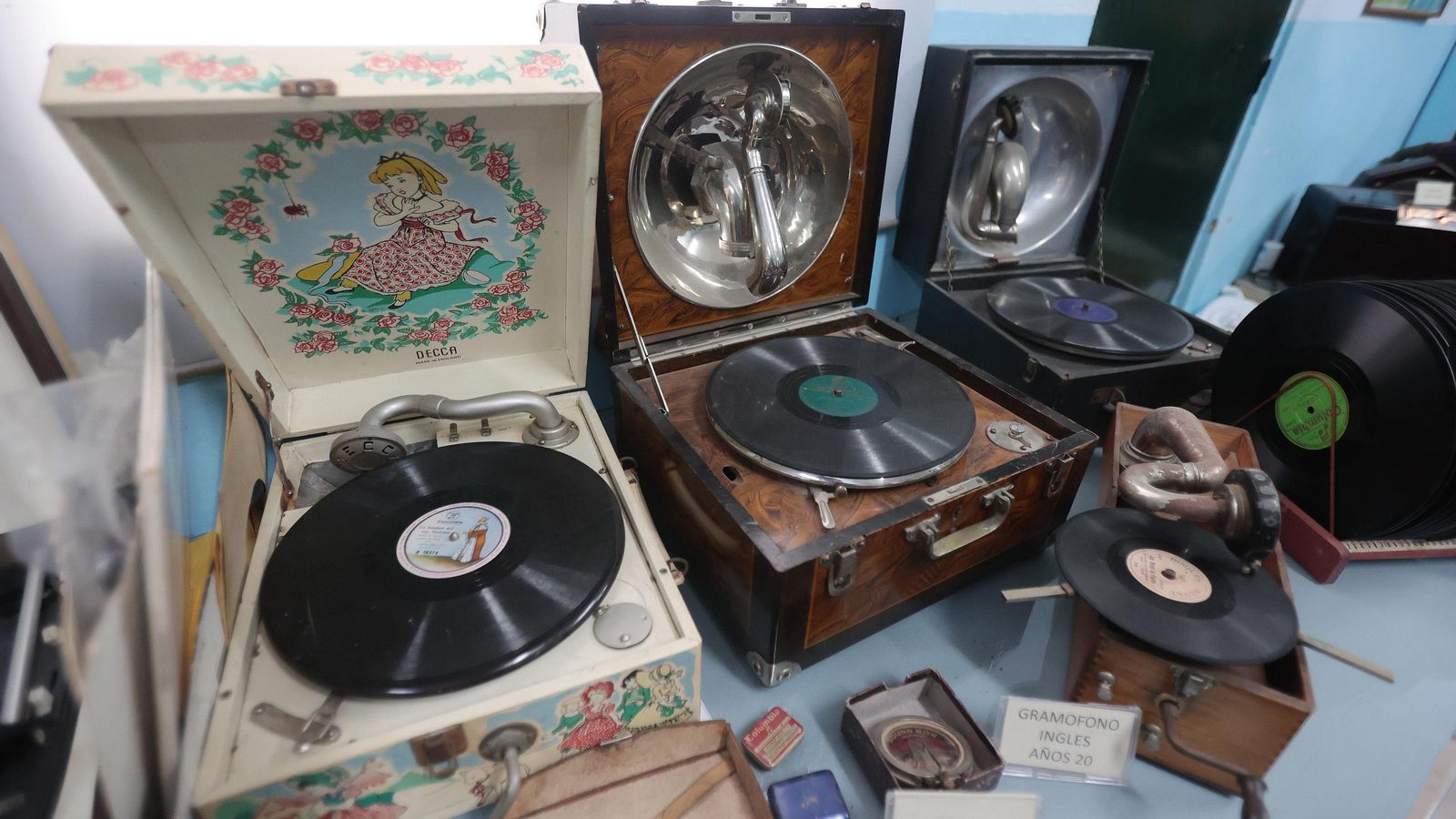 Algunos reproductores de discos de vinilo.