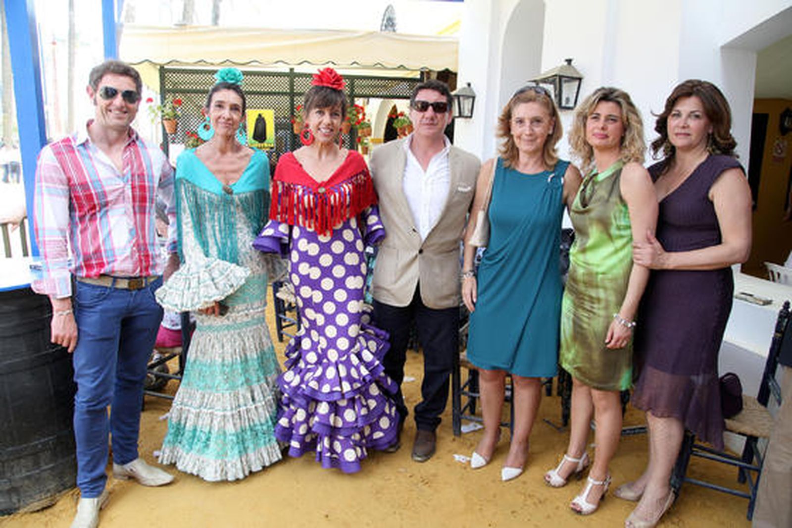 Fernando Curiel, María José Aguilar, la presentadora de Tendido Cero, Belén Plaza; el jefe de fotografía de este medio, Manuel Pascual; la directora de la Compañía de María, Elena Aguilar; la mujer del director de Diario de Jerez, Inmaculada Malvido; y Dolores Barroso.

Foto: Vanesa Lobo