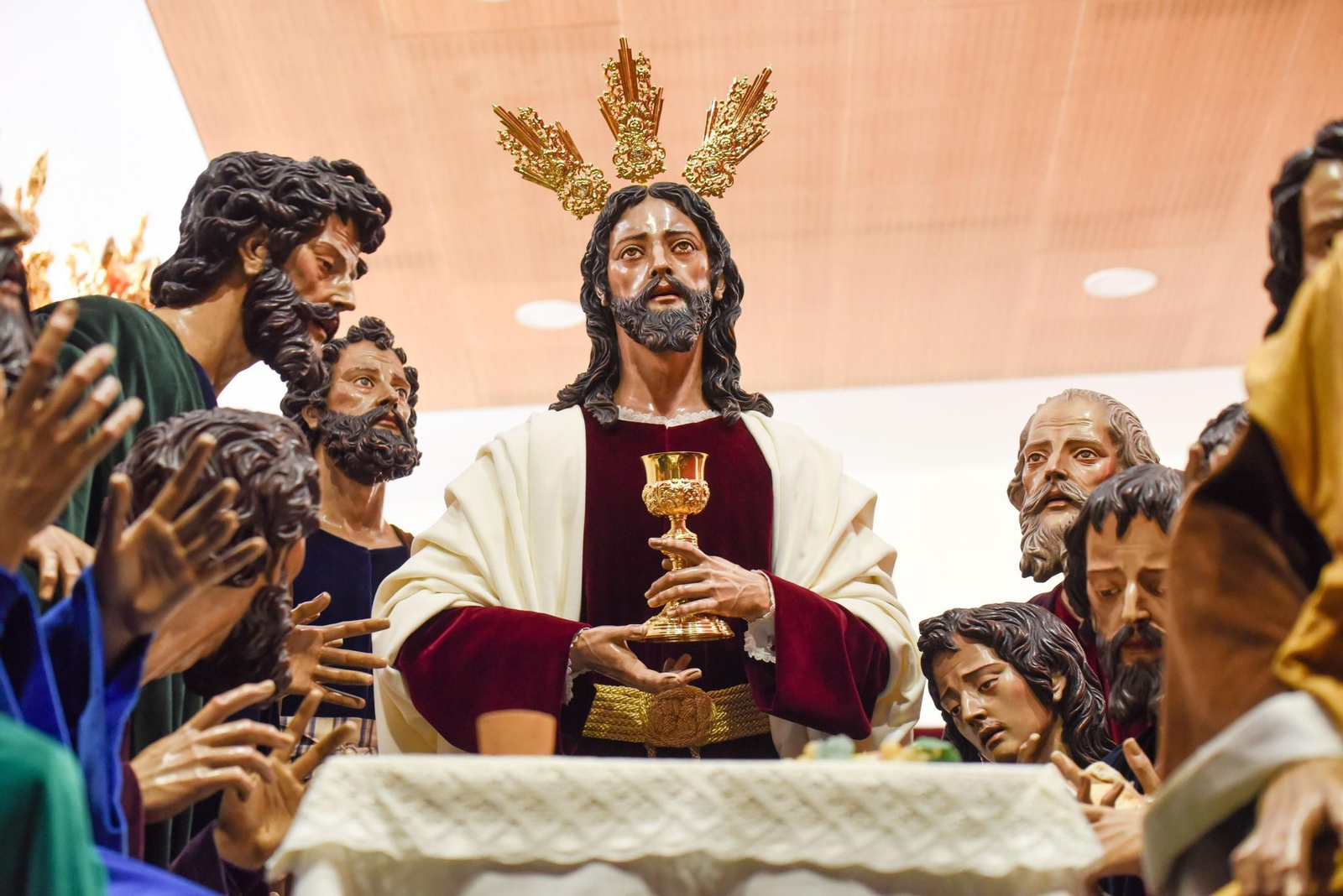 Traslado de la Sagrada Cena a la Catedral para su participación en el Corpus