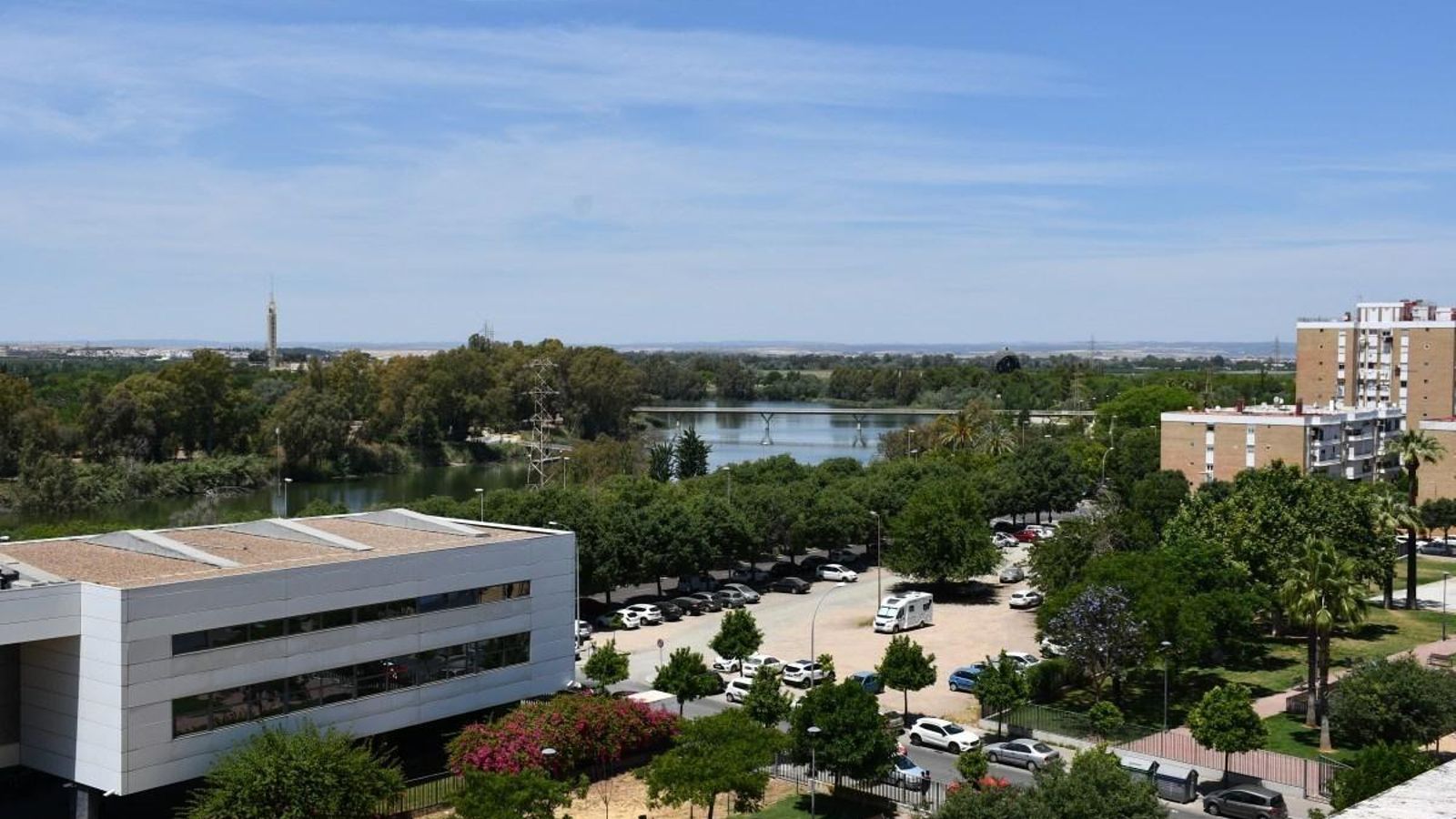 Parcela junto a la sede de la Agencia Espacial Española del primer cohousing de Sevilla capital, en San Jerónimo, frente al río.