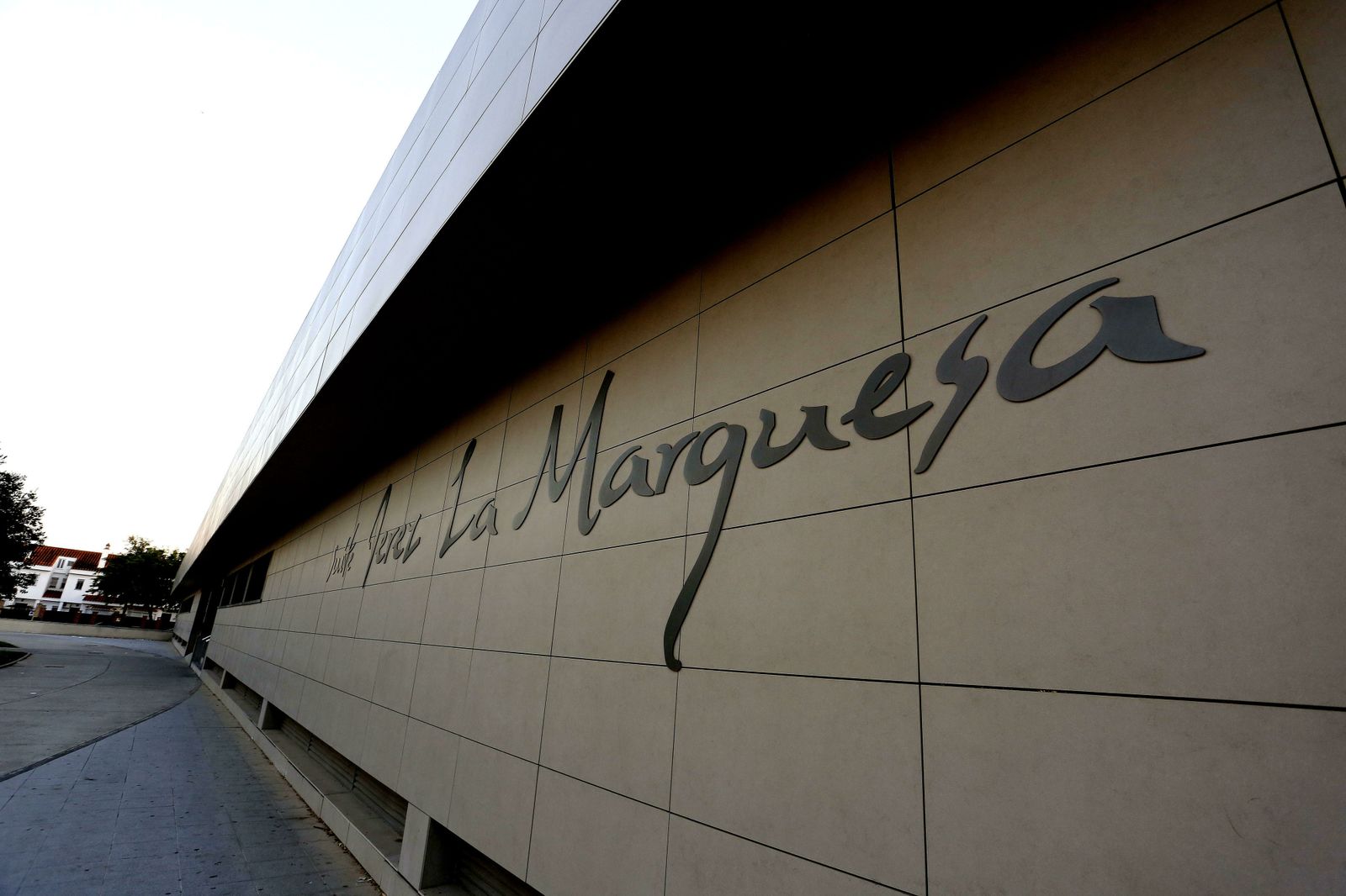 Fachada exterior del centro geriátrico Suite La Marquesa, en Jerez.