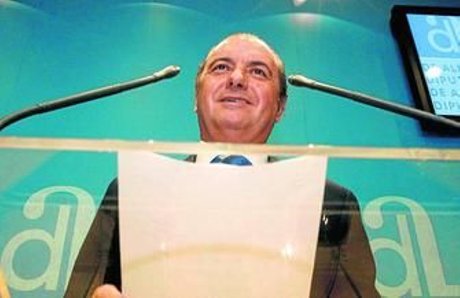 Ripoll, durante la rueda de prensa que ofreció ayer en el Palacio Provincial de la Diputación de Alicante.