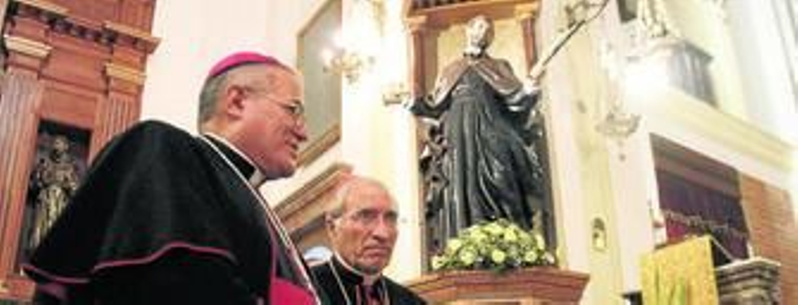 El obispo de Córdoba, Demetrio Fernández, charla con Rouco Varela durante una visita reciente a Montilla.