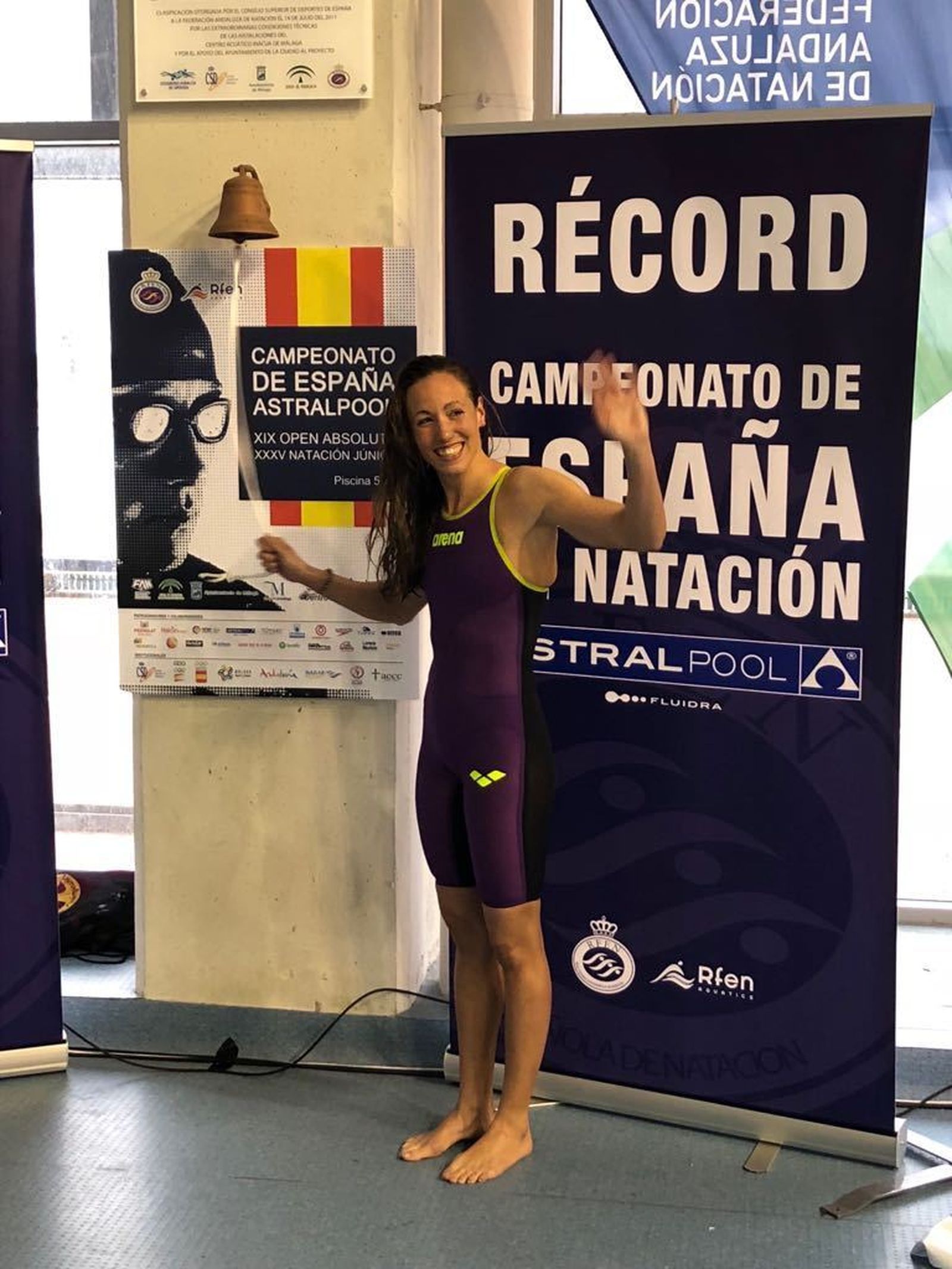 Jessica Vall toca la campana tras su récord.