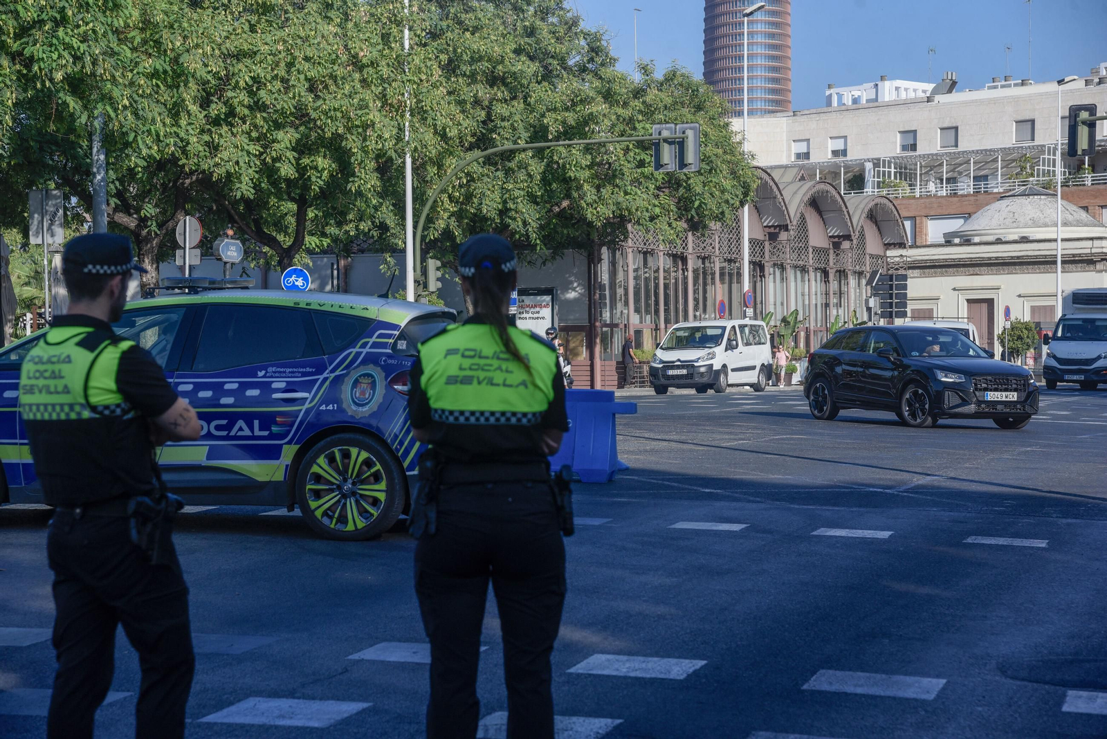 Dos policías locales de Sevilla.