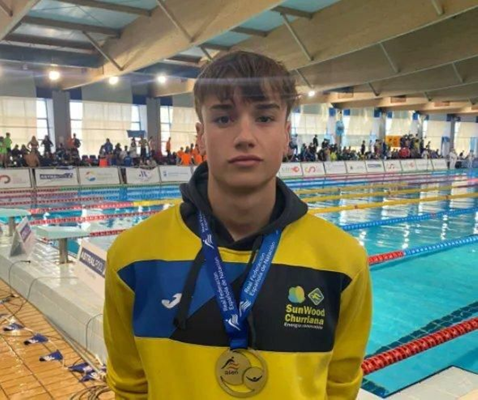 El granadino Carlos Garach, con una de las tres medallas de oro ganadas en Torremolinos