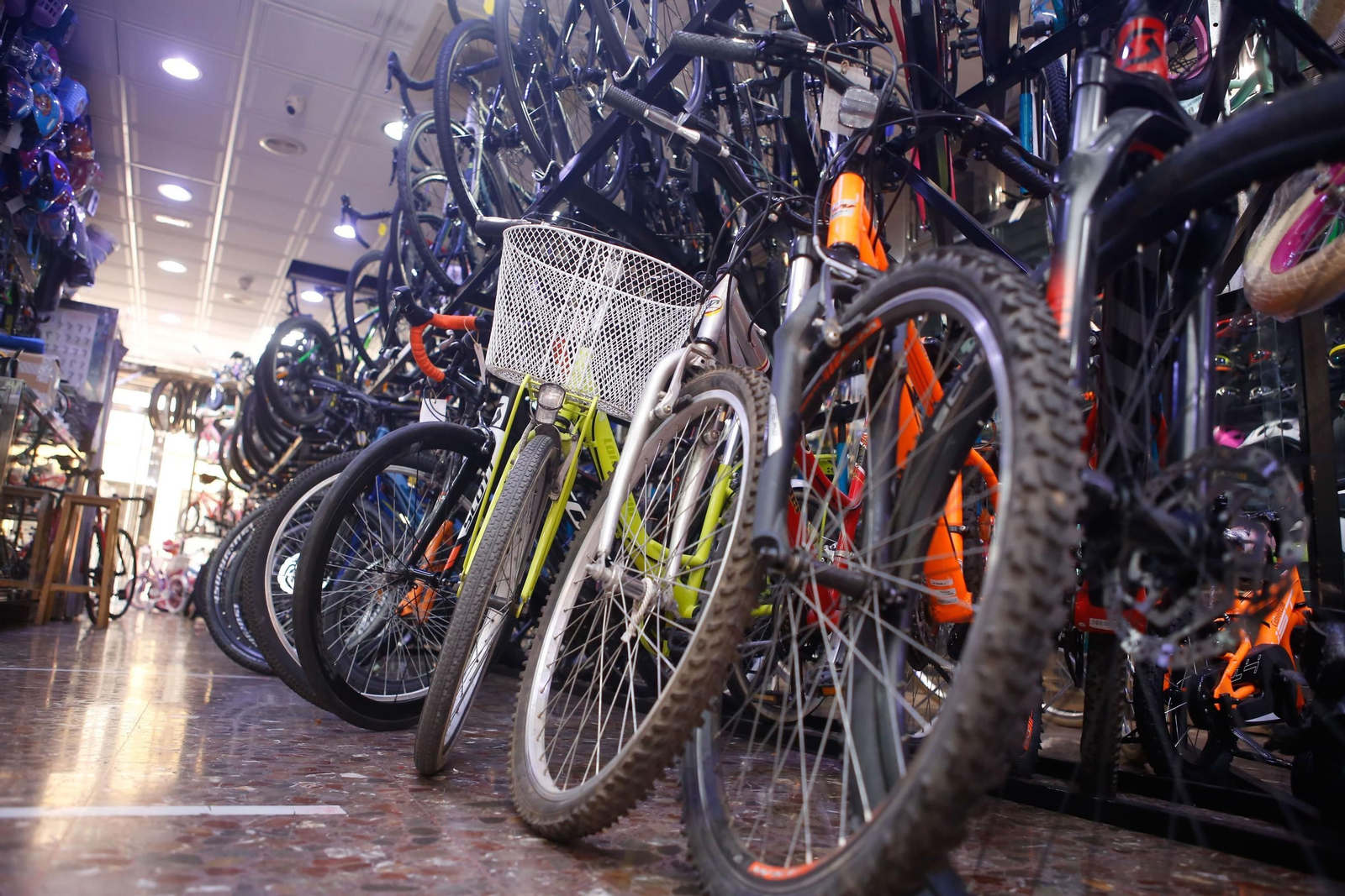 La tienda de bicicletas 'Ciclo Veloz', en La Línea. La tienda de bicicletas 'Ciclo Veloz', en La Línea.