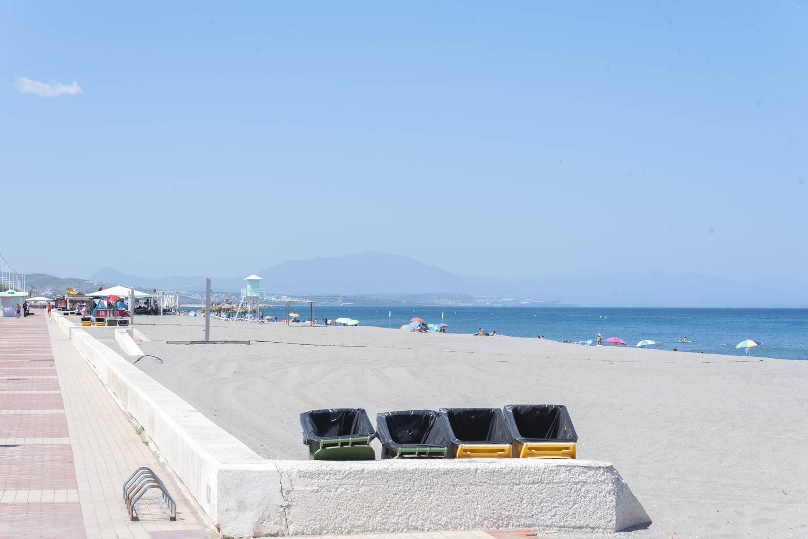 Fotos de una tarde en las playas de levante y de poniente en La Línea