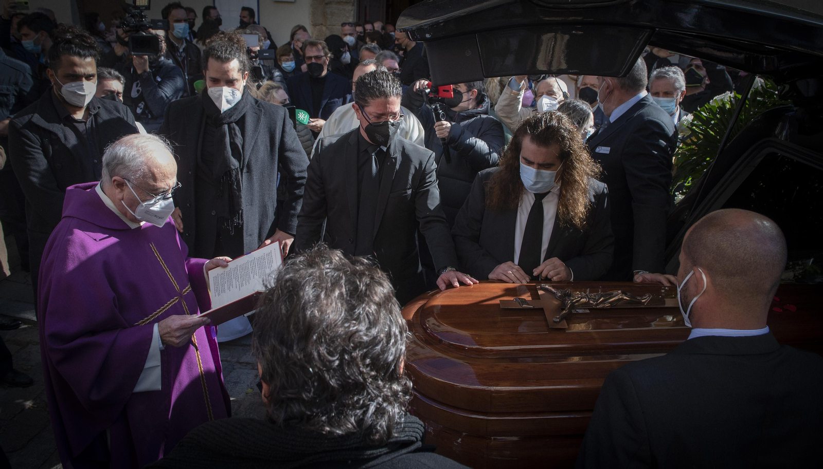 Las imágenes del adiós de Sevilla a Pascual González