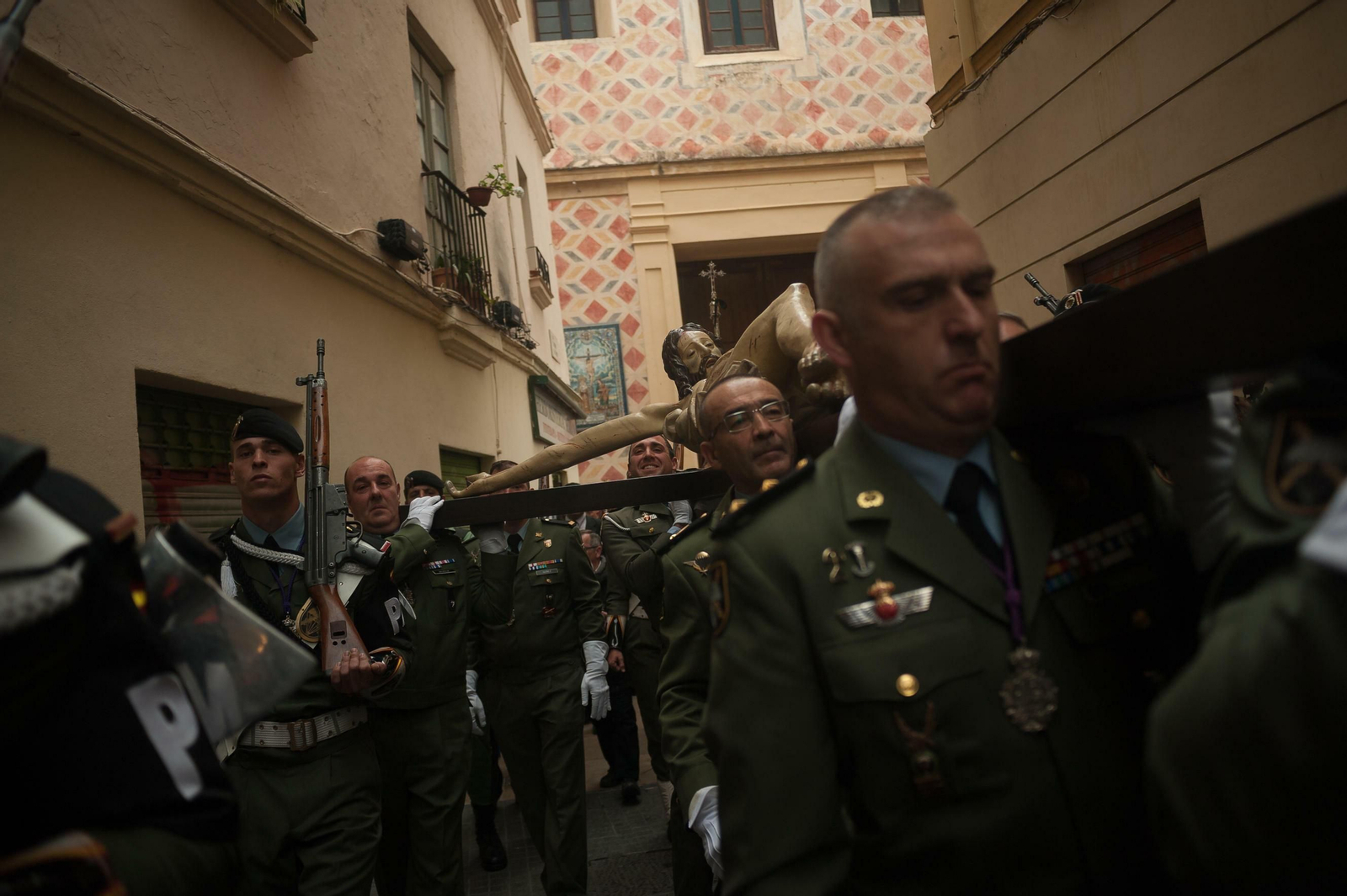 Fotos del desfile del traslado de Fusionadas en la Semana Santa de Málaga 2019.