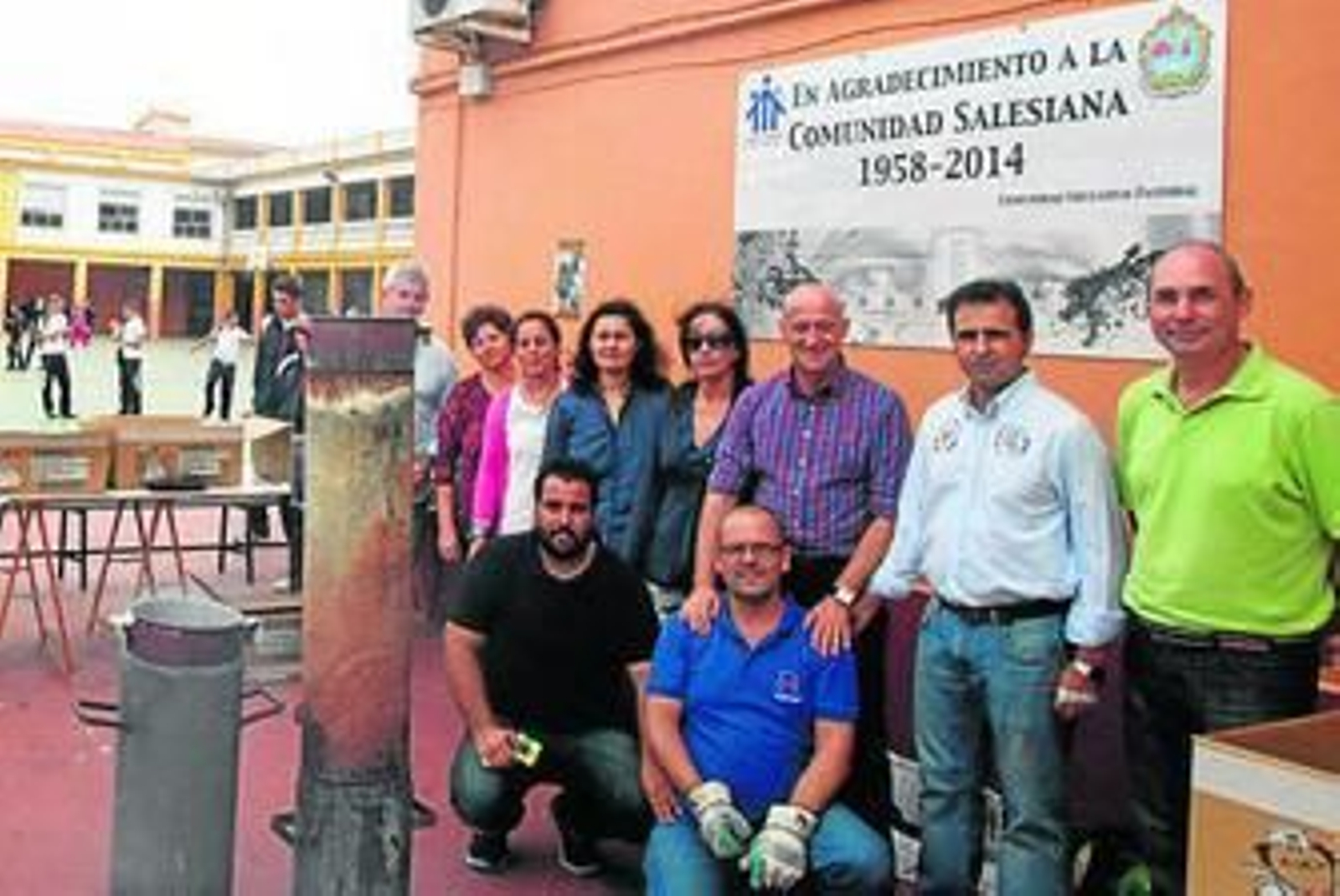 Miembros del AMPA del colegio Salesianos, ayer.