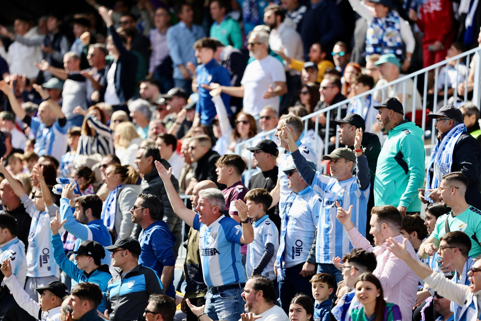 Búscate en las gradas de La Rosaleda durante el Málaga CF- UD Ibiza
