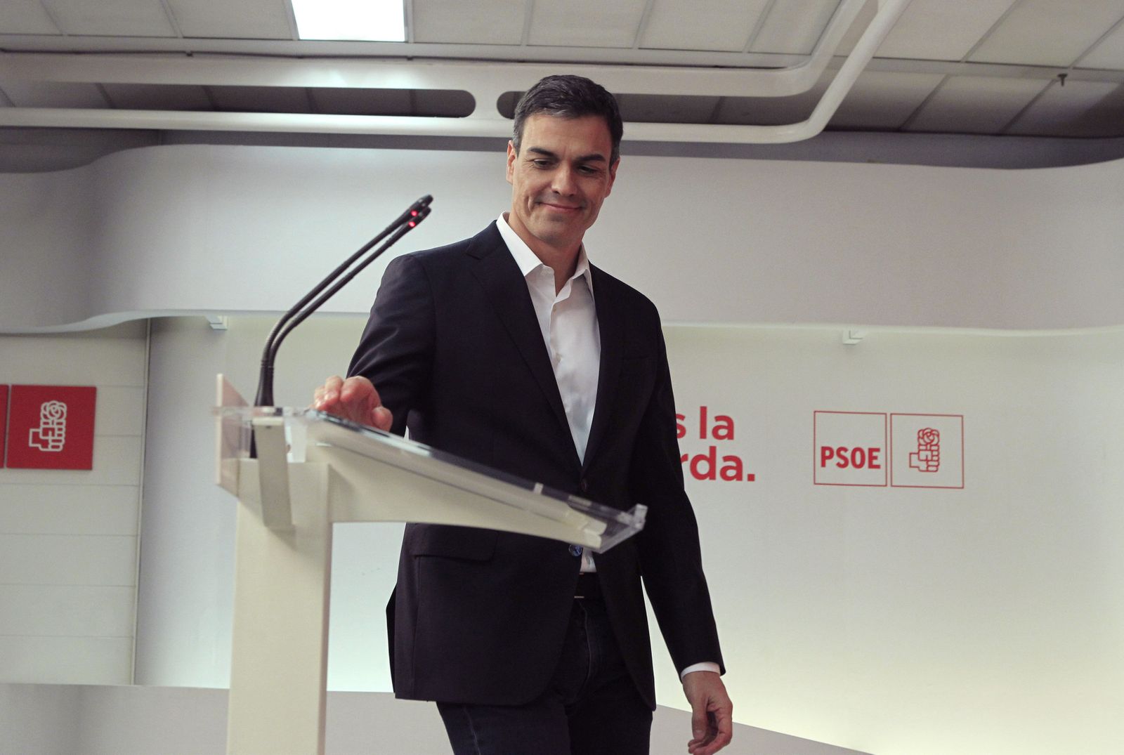El líder socialista, Pedro Sánchez, se dispone a comparecer para valorar la declaración de Mariano Rajoy.