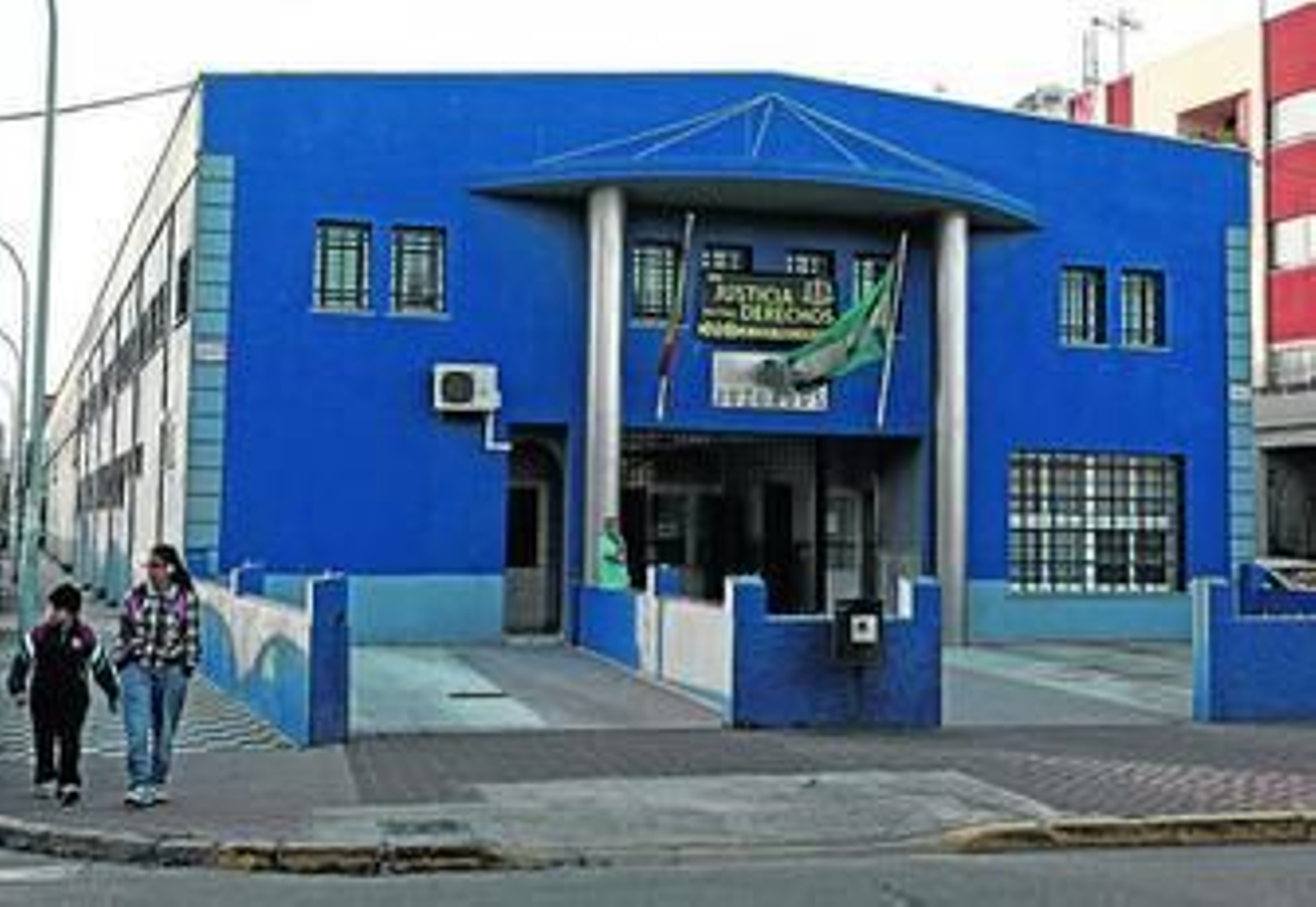 Imagen de la sede de los juzgados de Instrucción 1, 2 y 3 de La Línea, en la avenida Menéndez Pelayo.