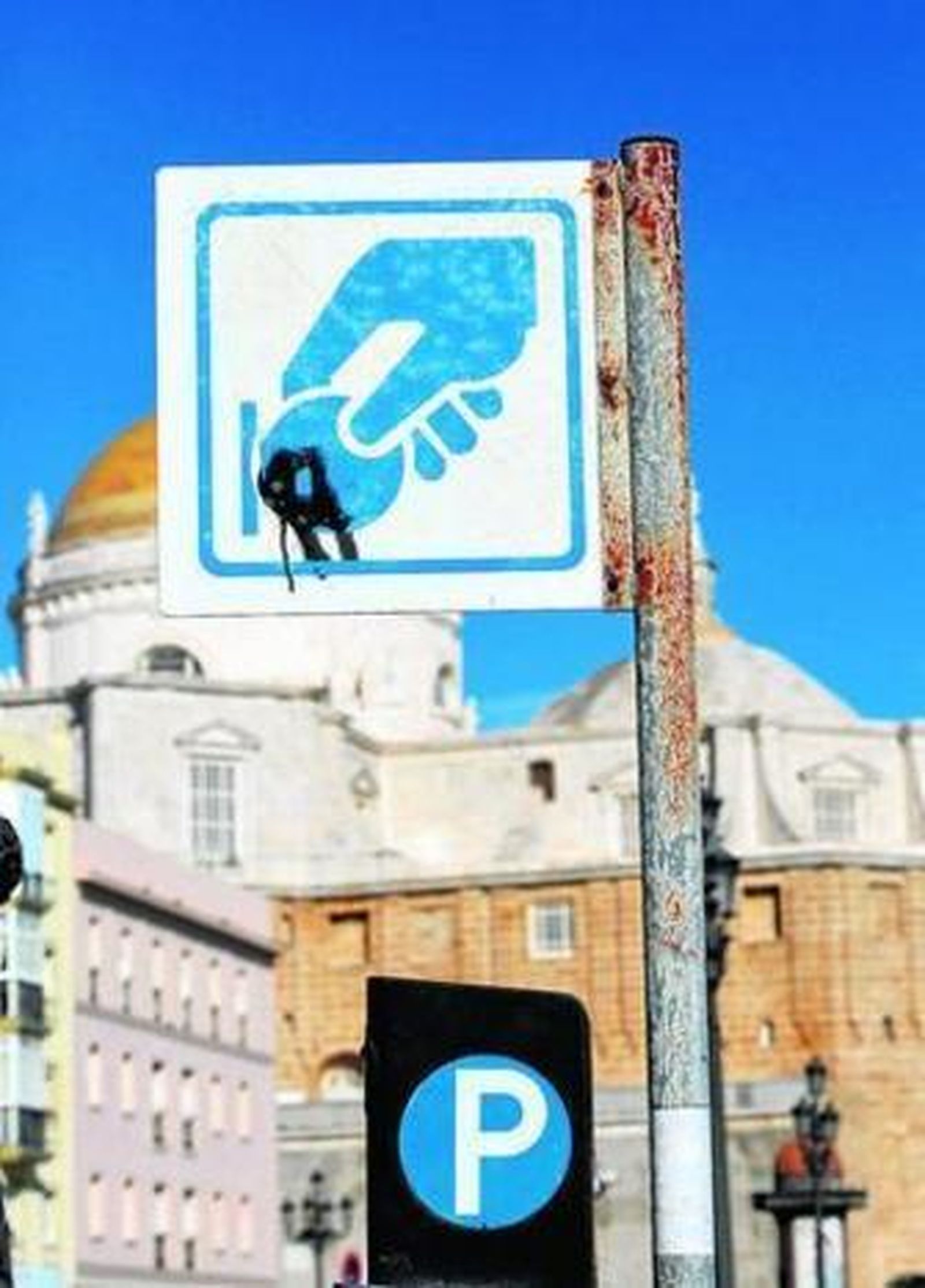 Señal de la zona azul que hay en un tramo del Campo del Sur.