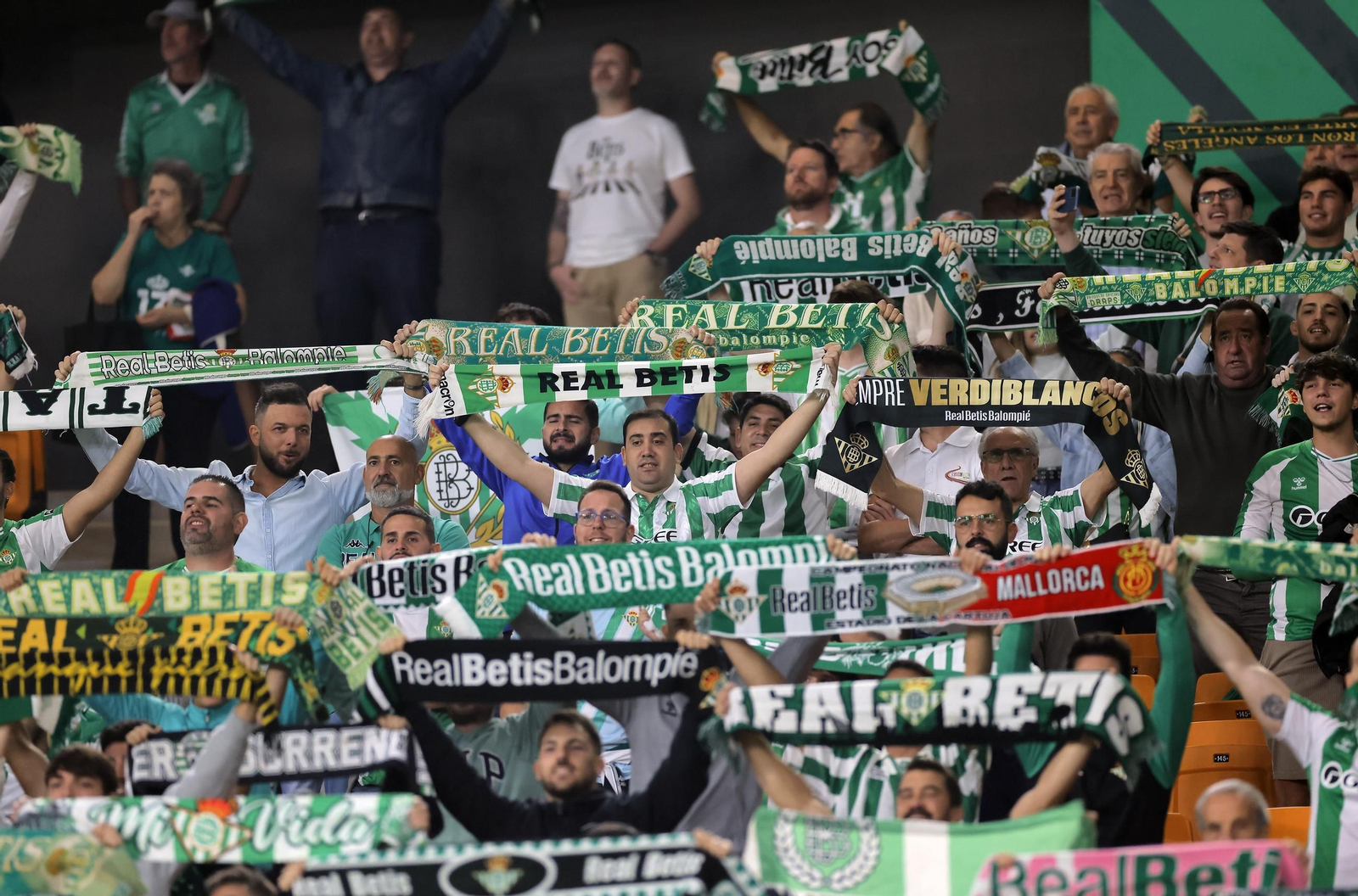 Búscate en las fotos del Betis - Mallorca